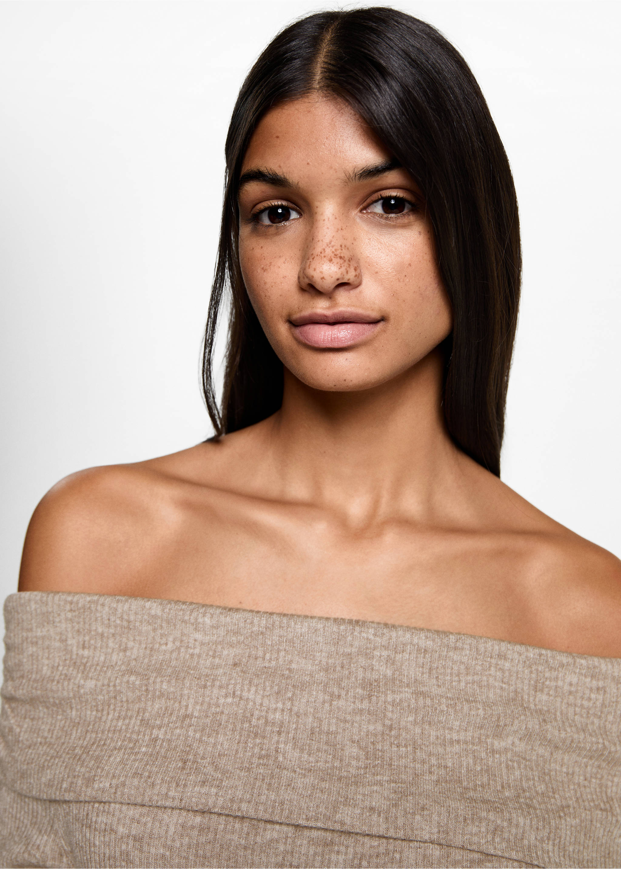 Vestido midi hombros descubiertos - Detalle del artículo 1, Arena. Ref: 77094053-00.