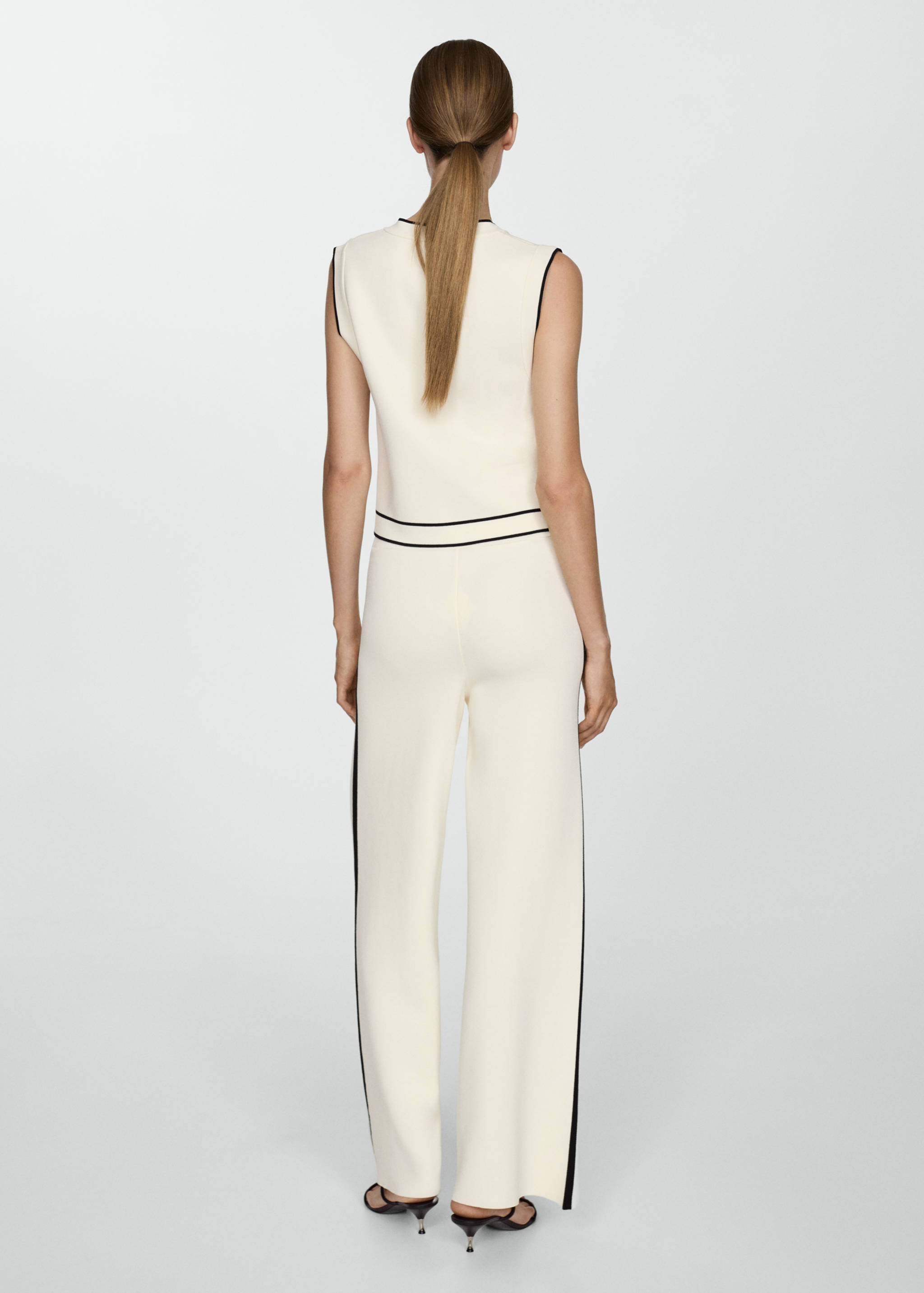 Colete de malha com debruns em contraste - Verso do artigo