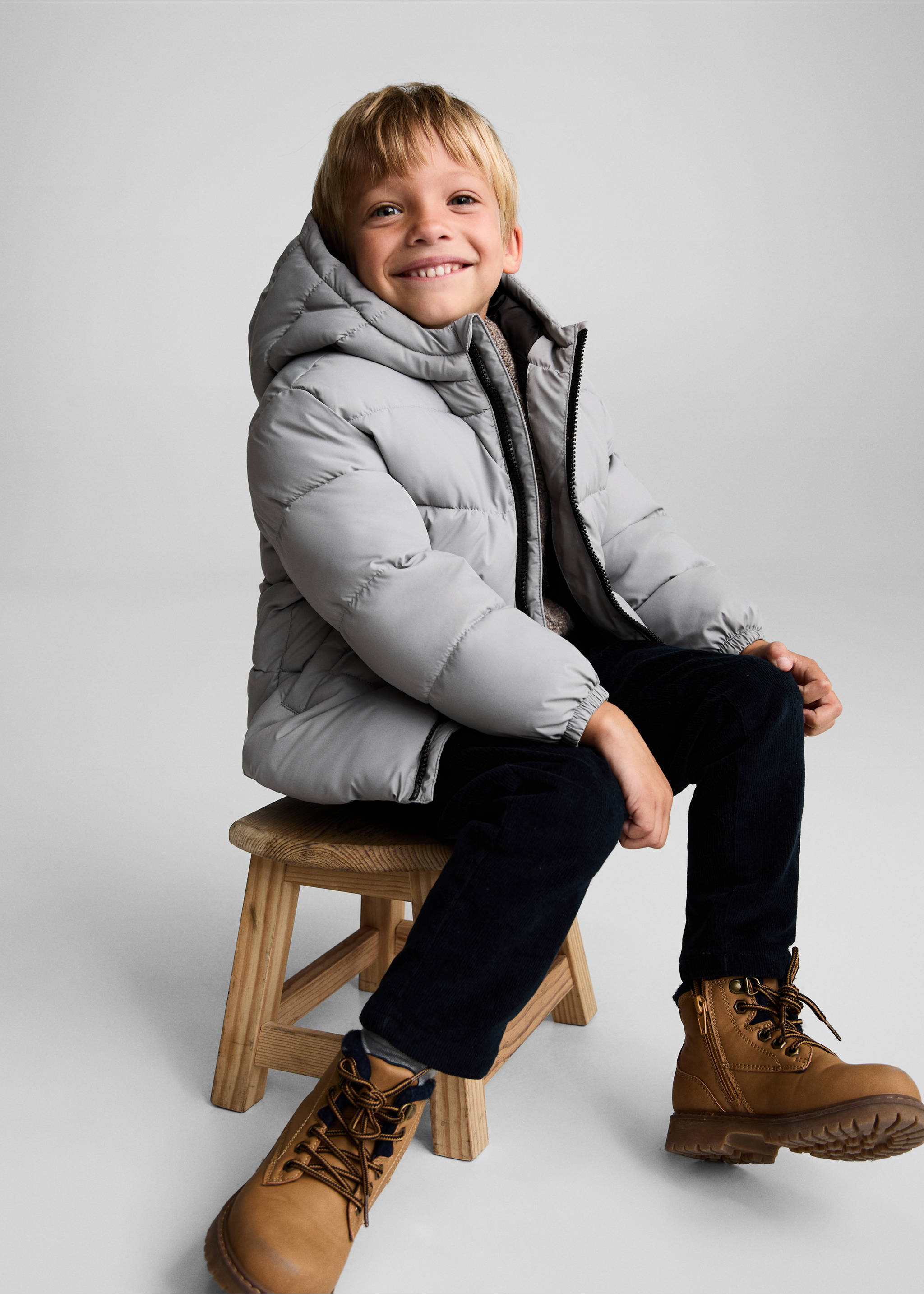 Hood puffer coat - Details of the article 2, Light/Pastel Grey. Ref: 77094435-00.