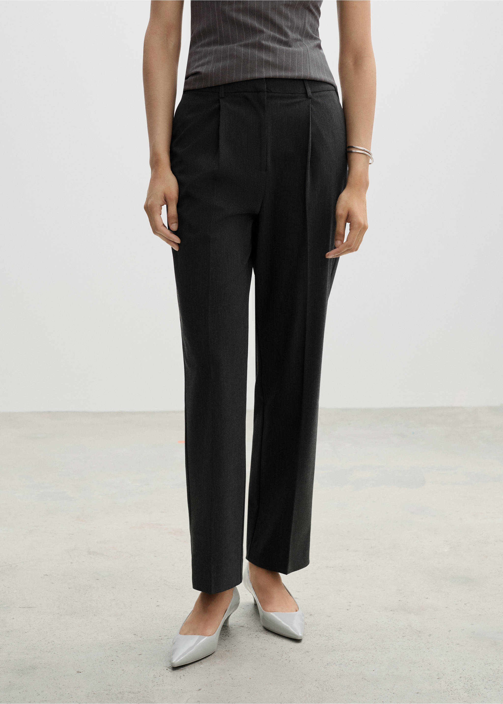 Straight-fit pleated trousers - Medium plane, Grey. Ref: 77094438-00.