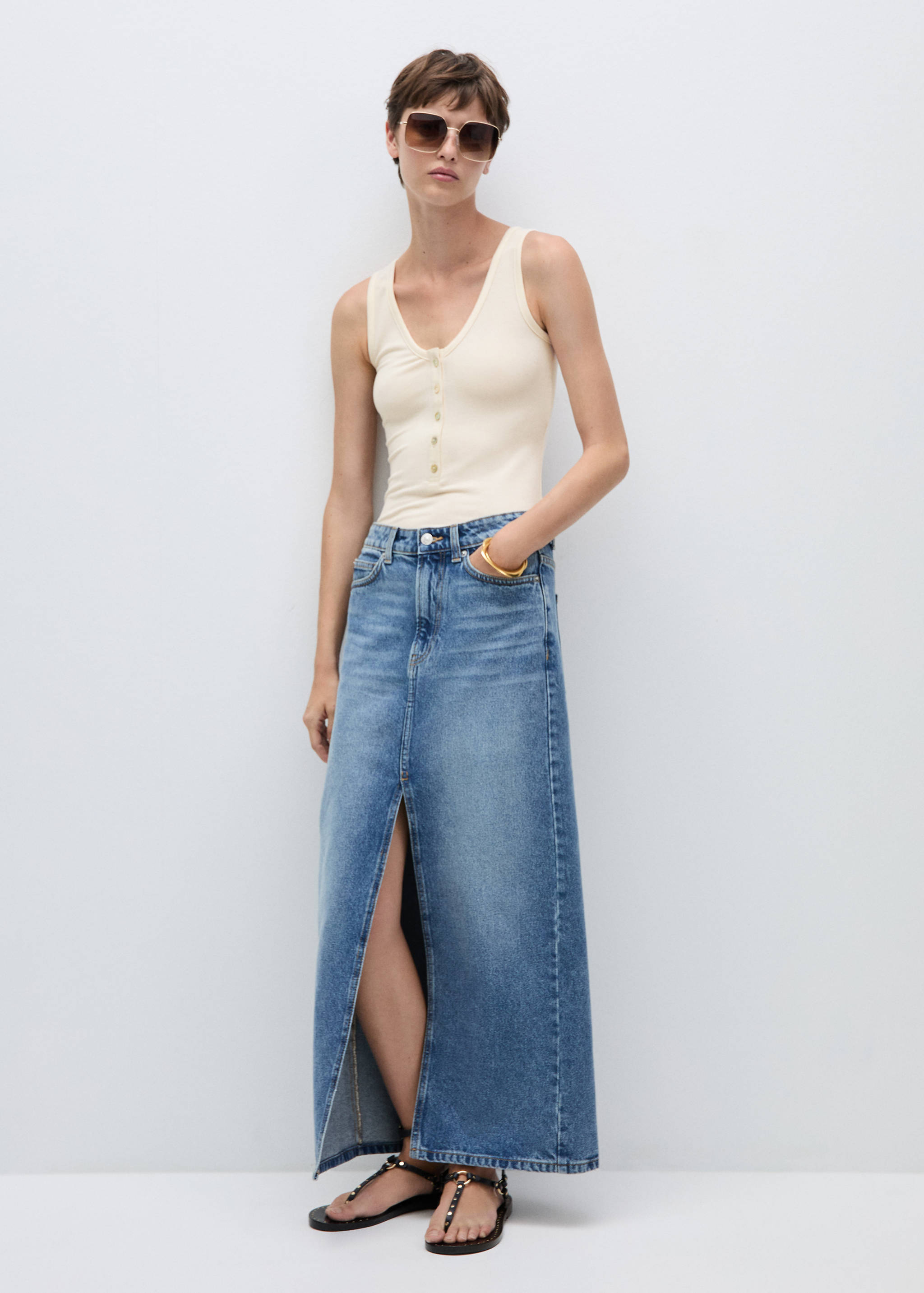 Body met V-hals en knopen - Overzichtstekening