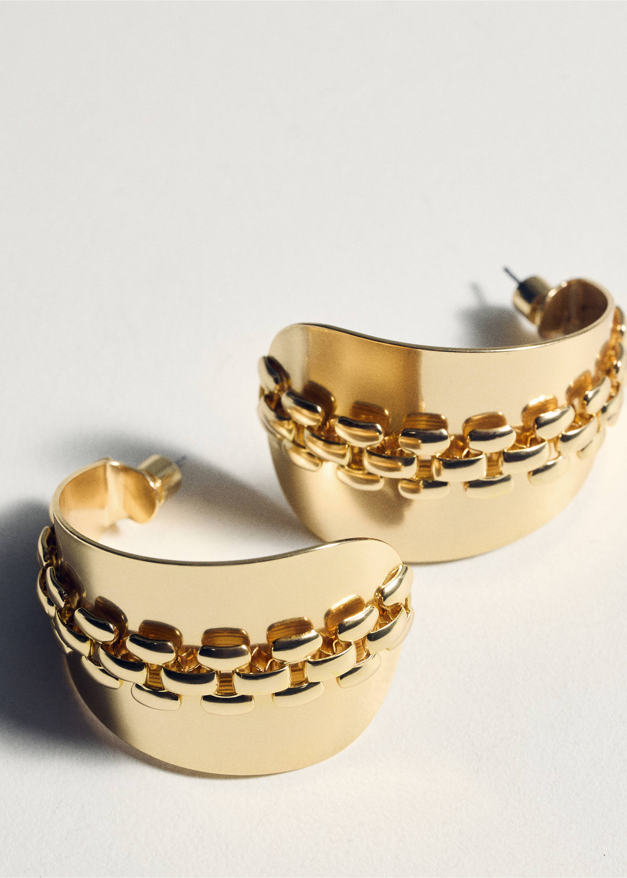 Boucles d’oreilles relief maillons - Détail de l'article 5, Or. Ref: 77094451-00.