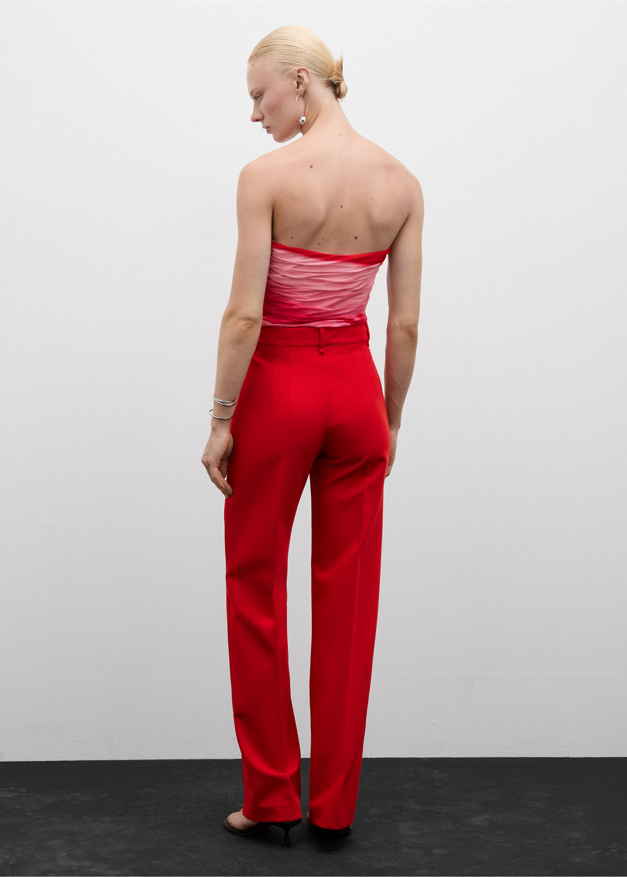 Straight-fit trousers with decorative seams - Reverse of the article, Red. Ref: 77094453-00.