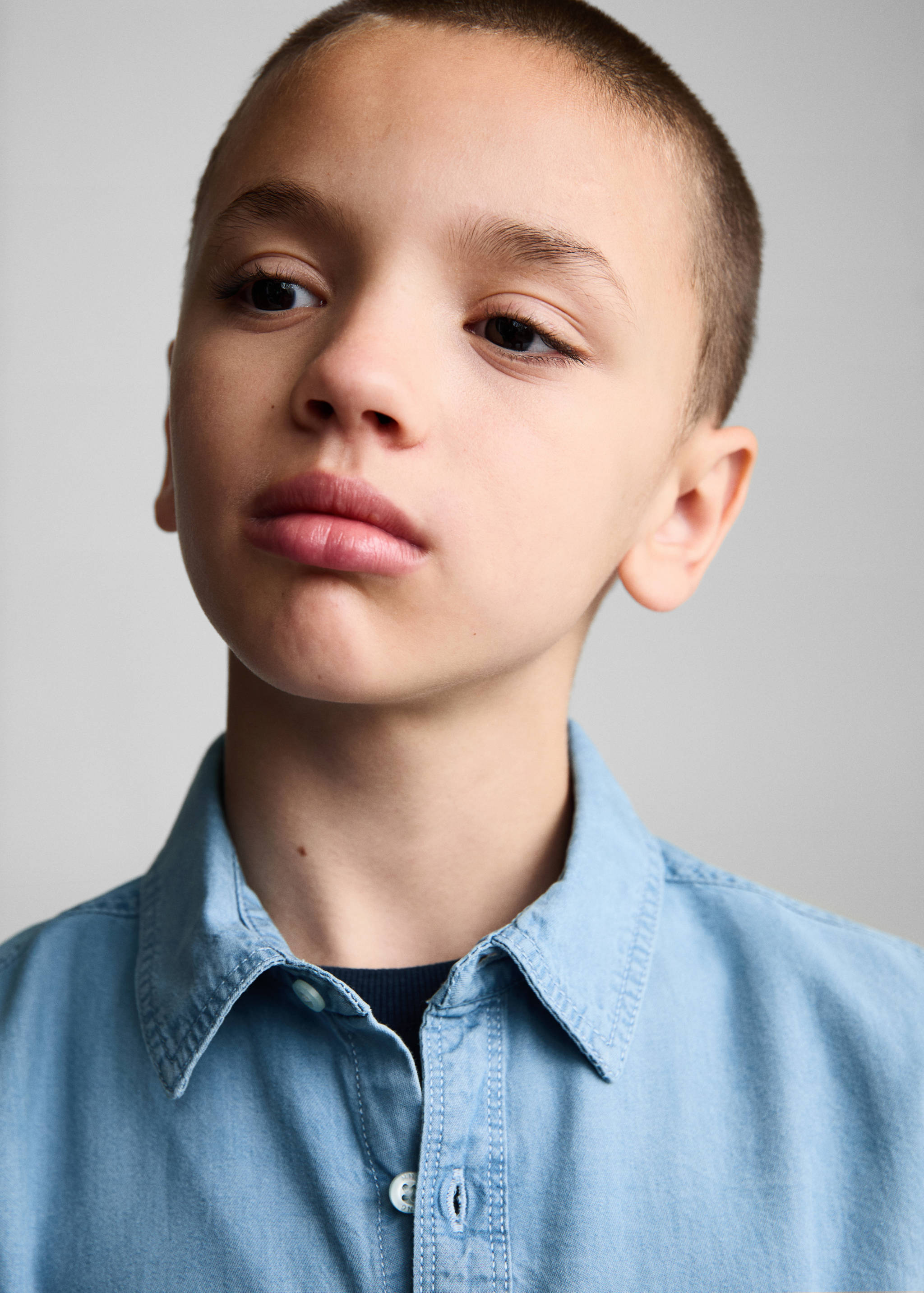 Regular-fit denim shirt - Details of the article 1