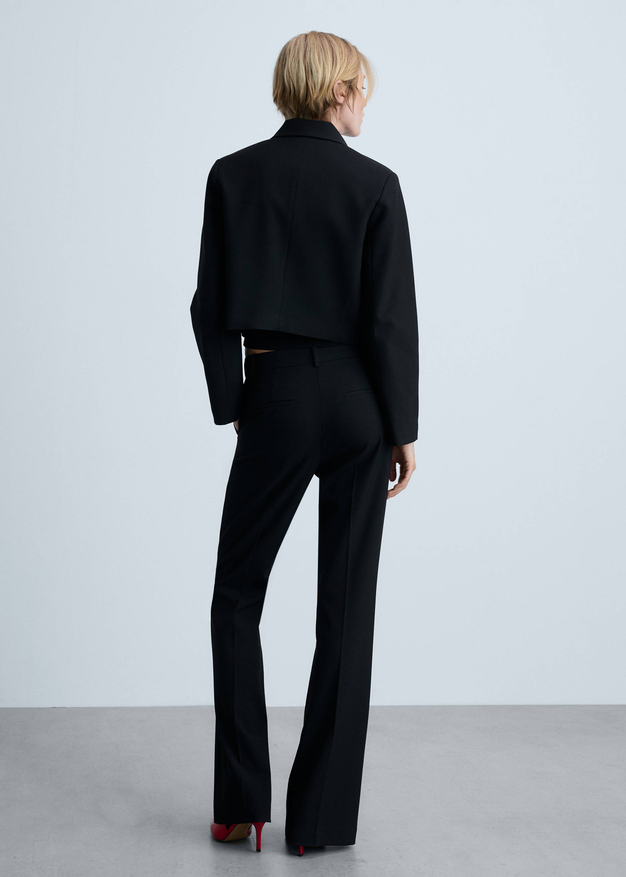 Cropped jacket with pockets - Reverse of the article