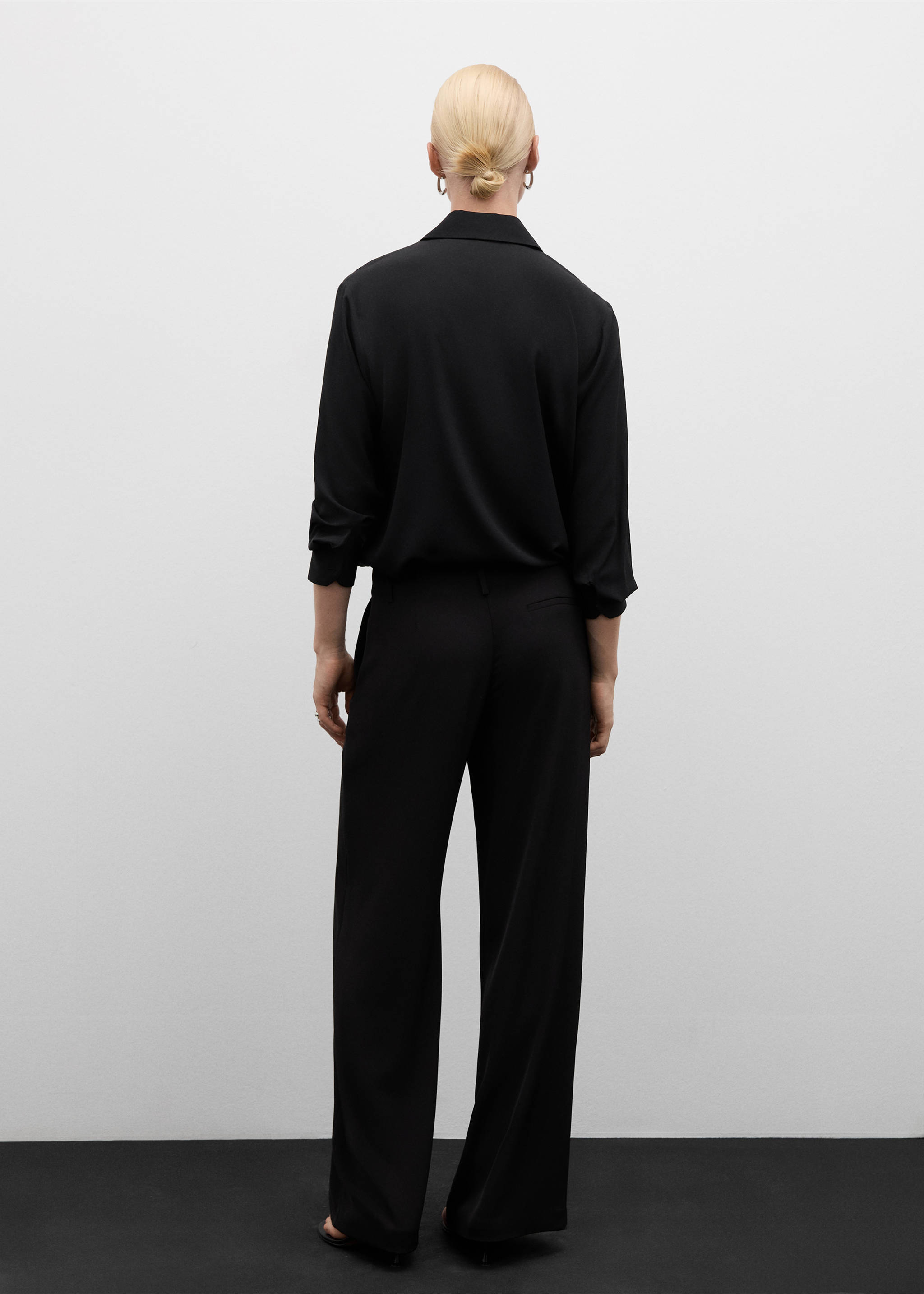 Straight-fit pleated trousers - Reverse of the article, Black. Ref: 77094774-00.