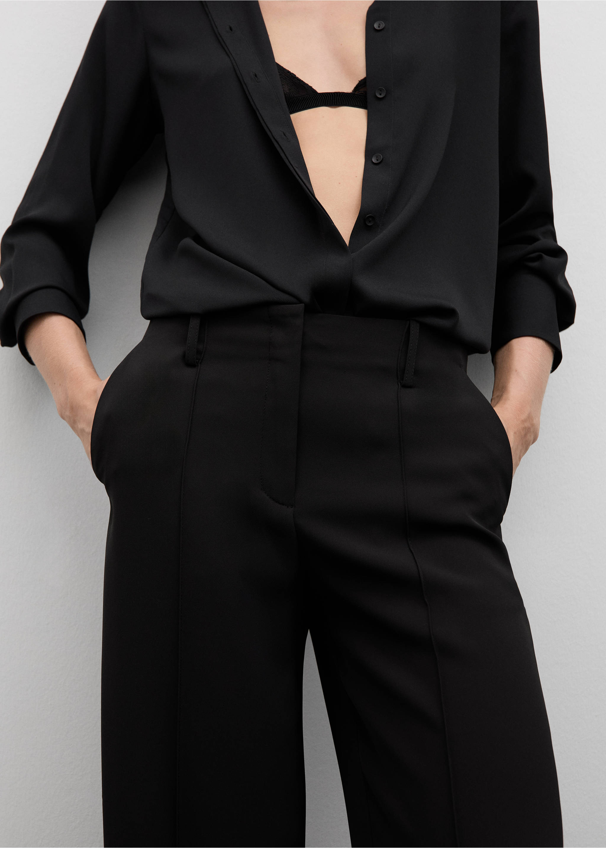 Straight-fit pleated trousers - Details of the article 6, Black. Ref: 77094774-00.