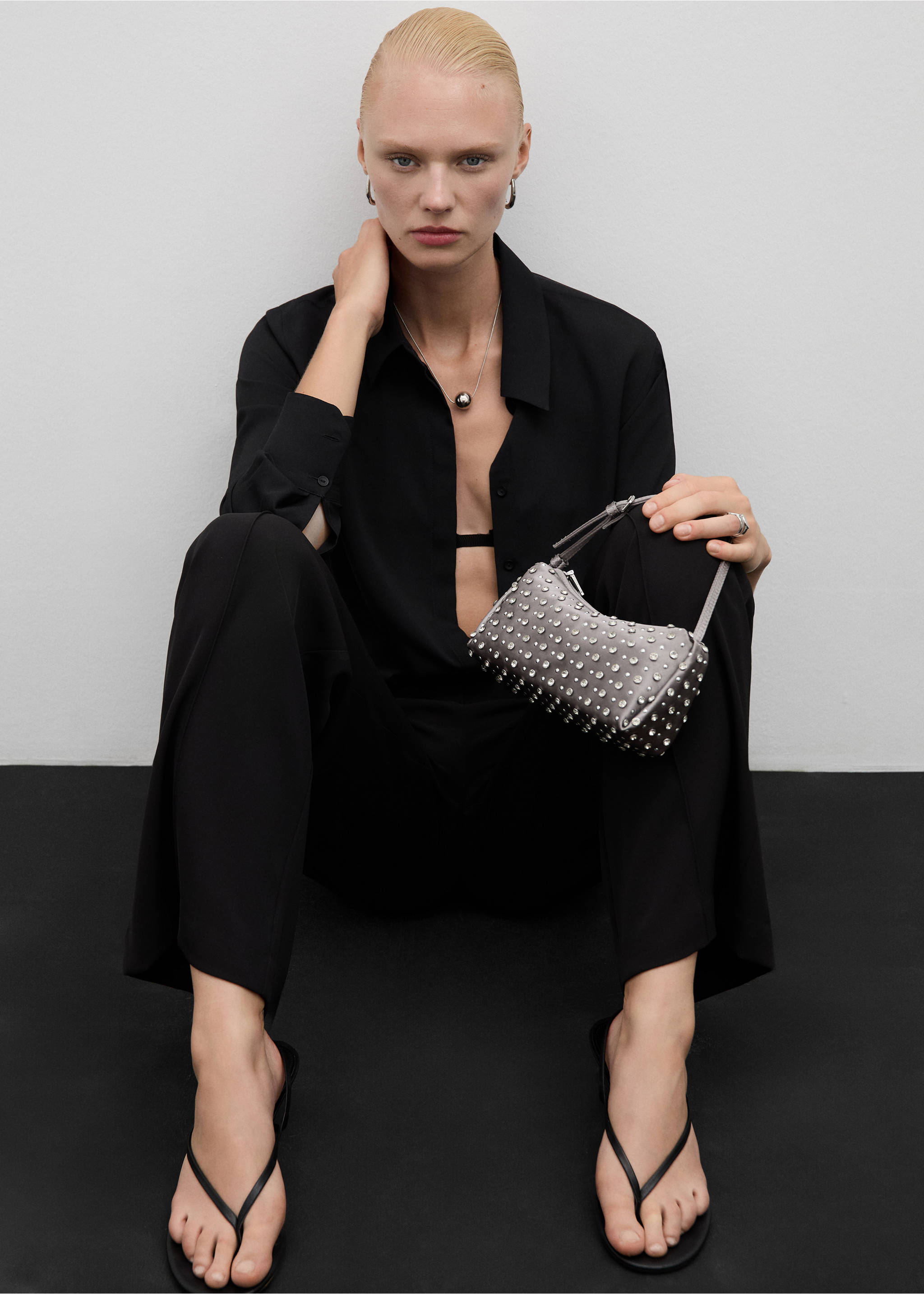 Straight-fit pleated trousers - Details of the article 2, Black. Ref: 77094774-00.