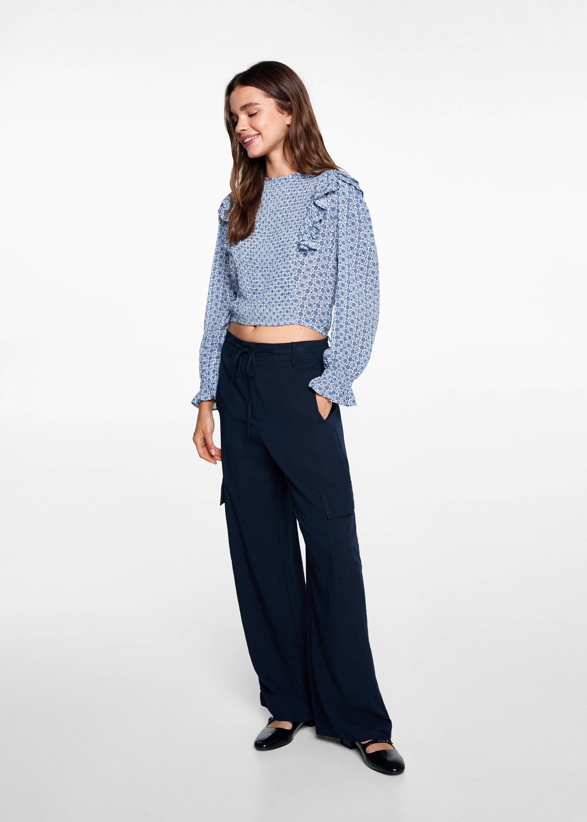 Gemusterte Bluse mit Volantdetails - Allgemeine Ansicht