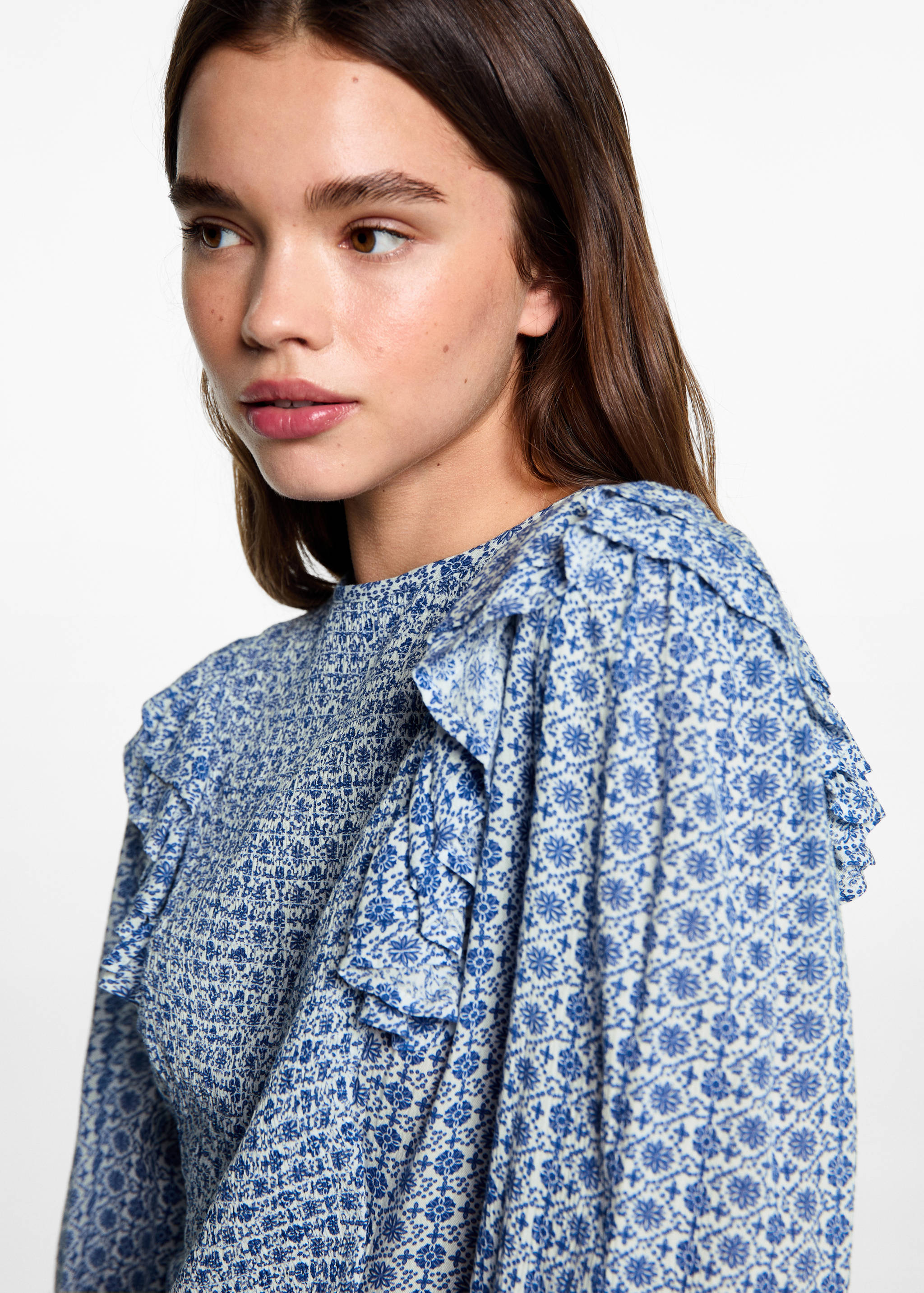 Gemusterte Bluse mit Volantdetails - Detail des Artikels 1
