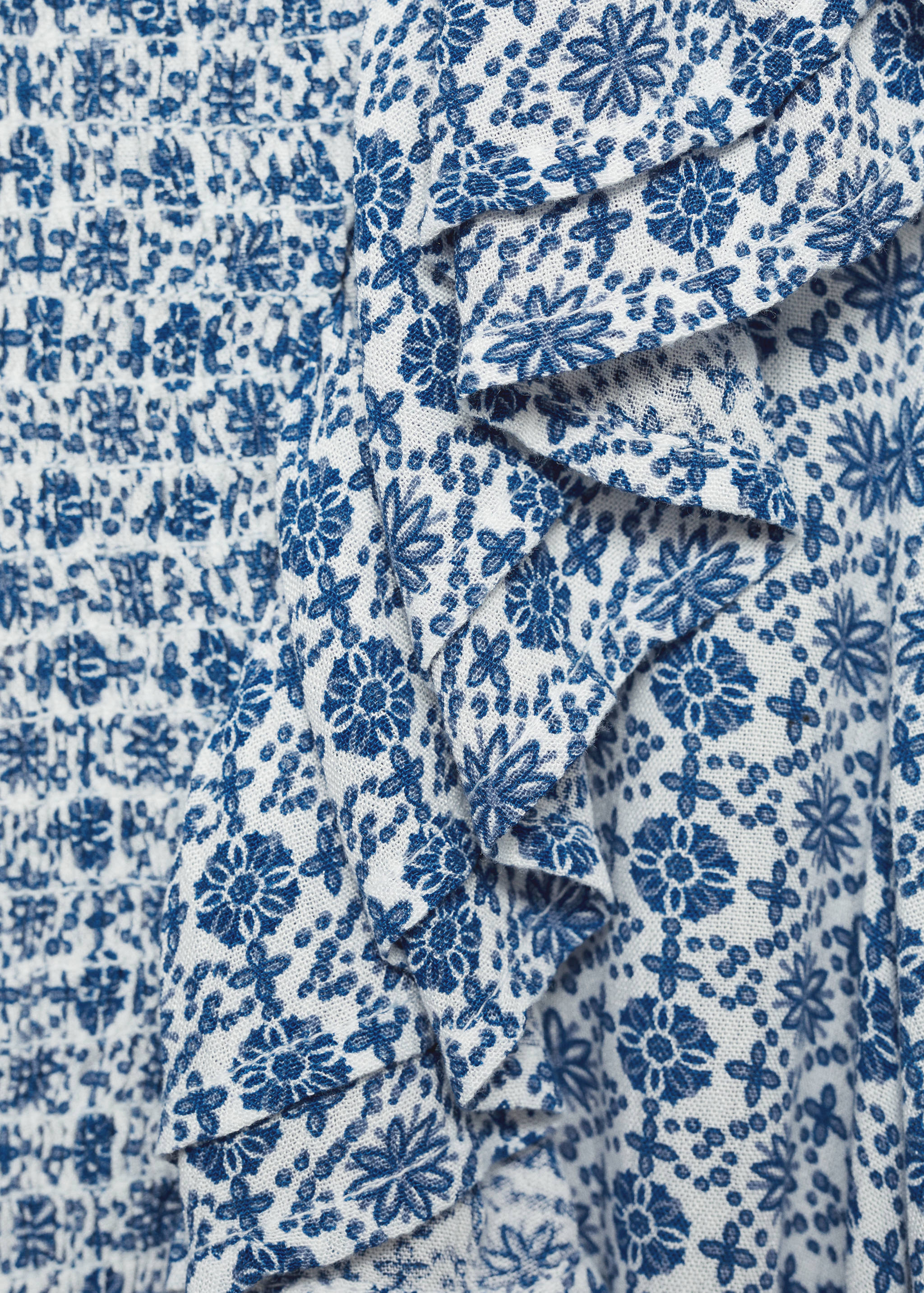 Gemusterte Bluse mit Volantdetails - Detail des Artikels 8