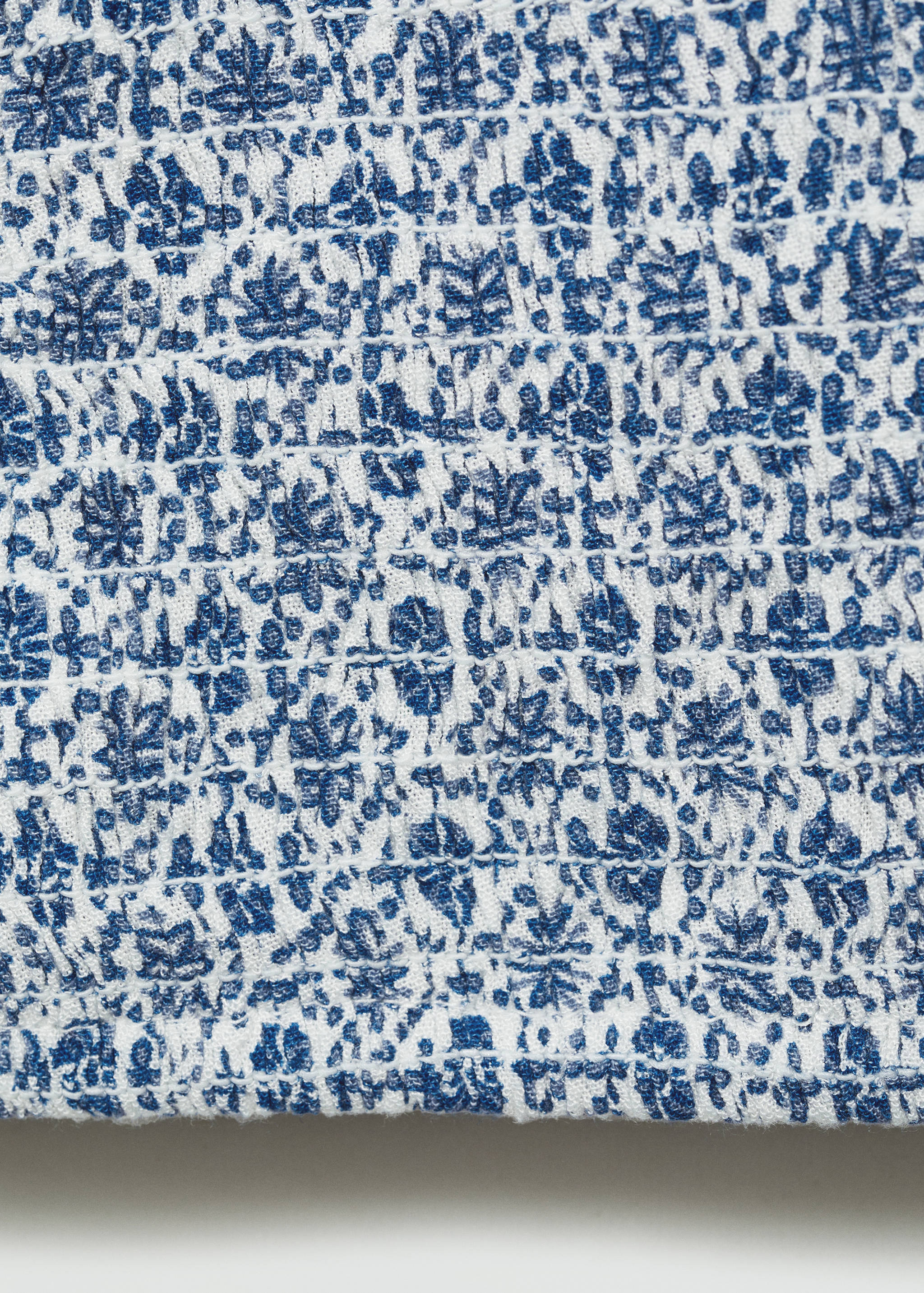 Gemusterte Bluse mit Volantdetails - Detail des Artikels 0