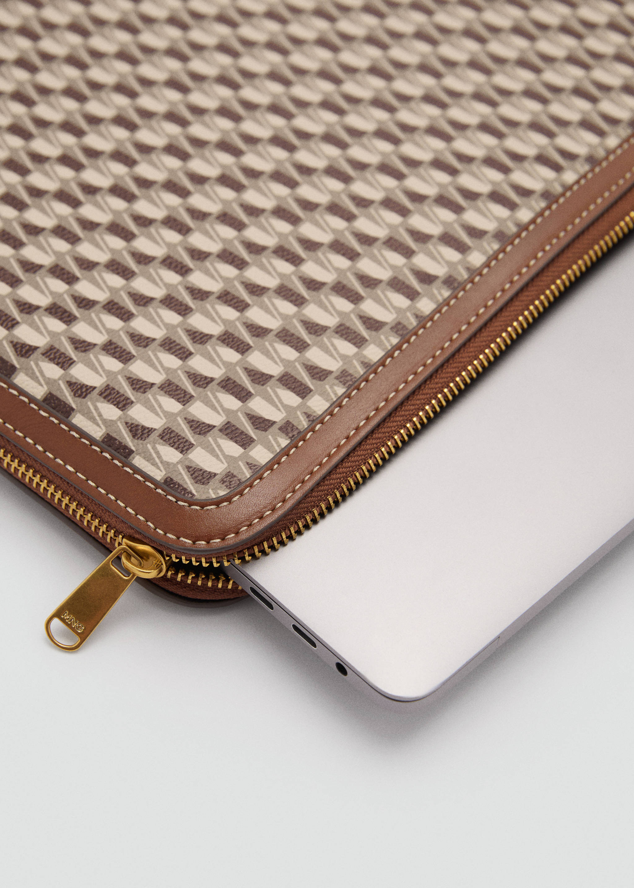 Laptop case with printed logo - Details of the article 2