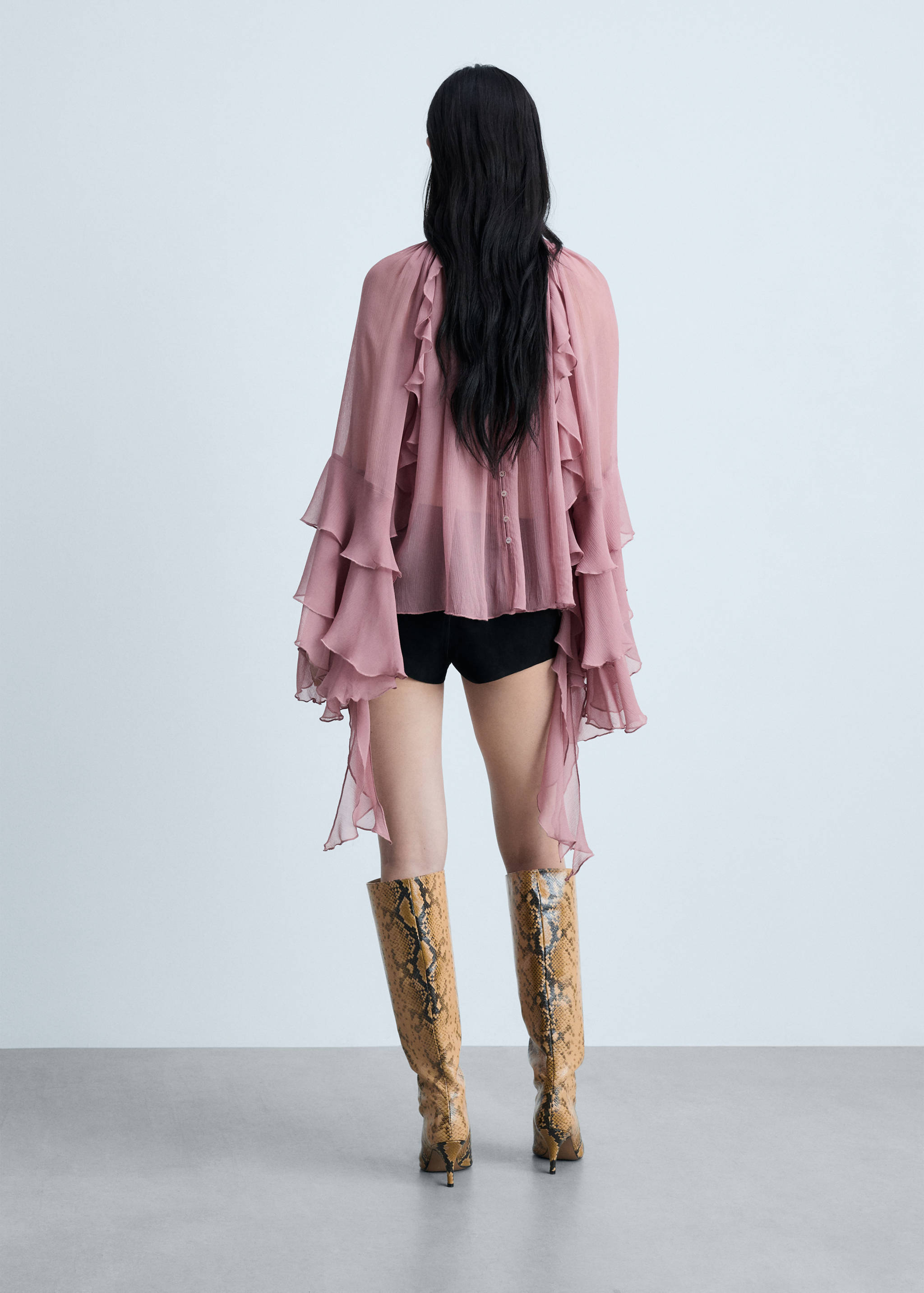 Leather shorts with bow openings - Reverse of the article