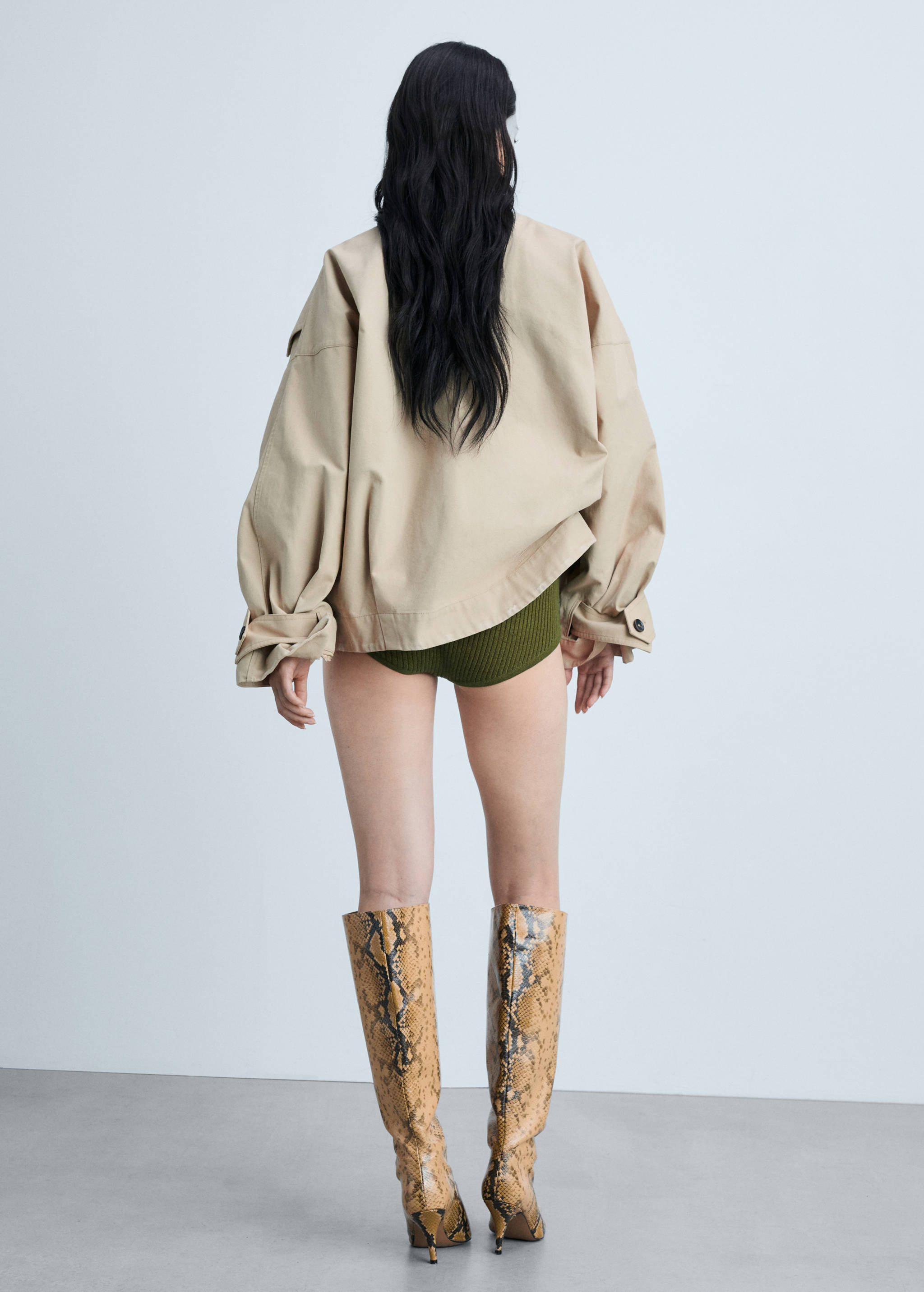 Short trench coat - Reverse of the article