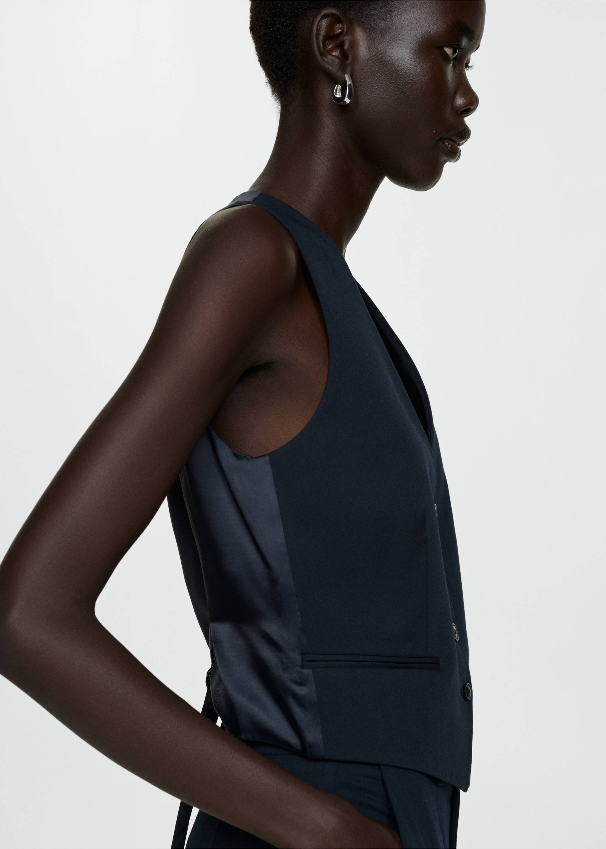 Suit vest with buttons - Details of the article 3, Dark Navy. Ref: 77095636-00.