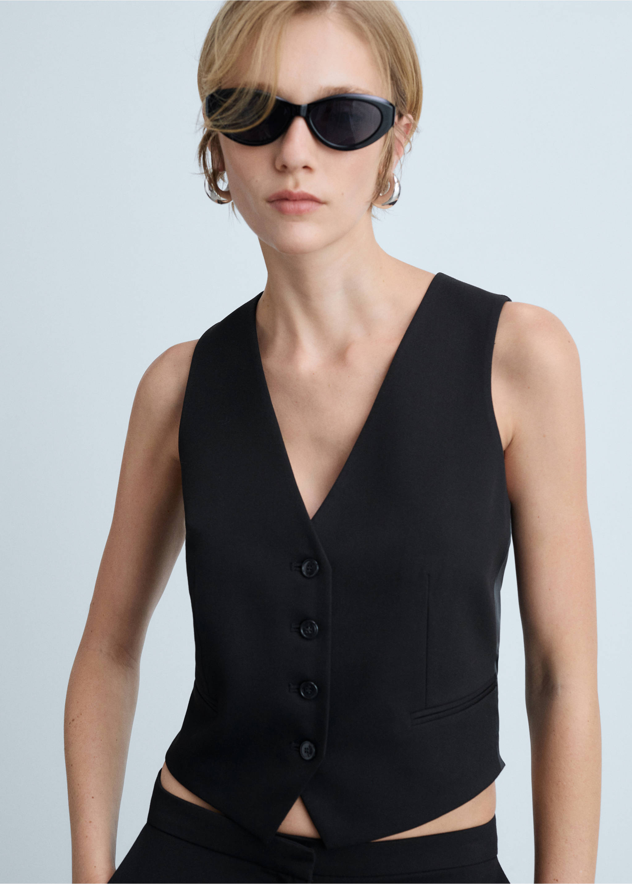 Suit waistcoat with buttons - Medium plane, Black. Ref: 77095636-00.