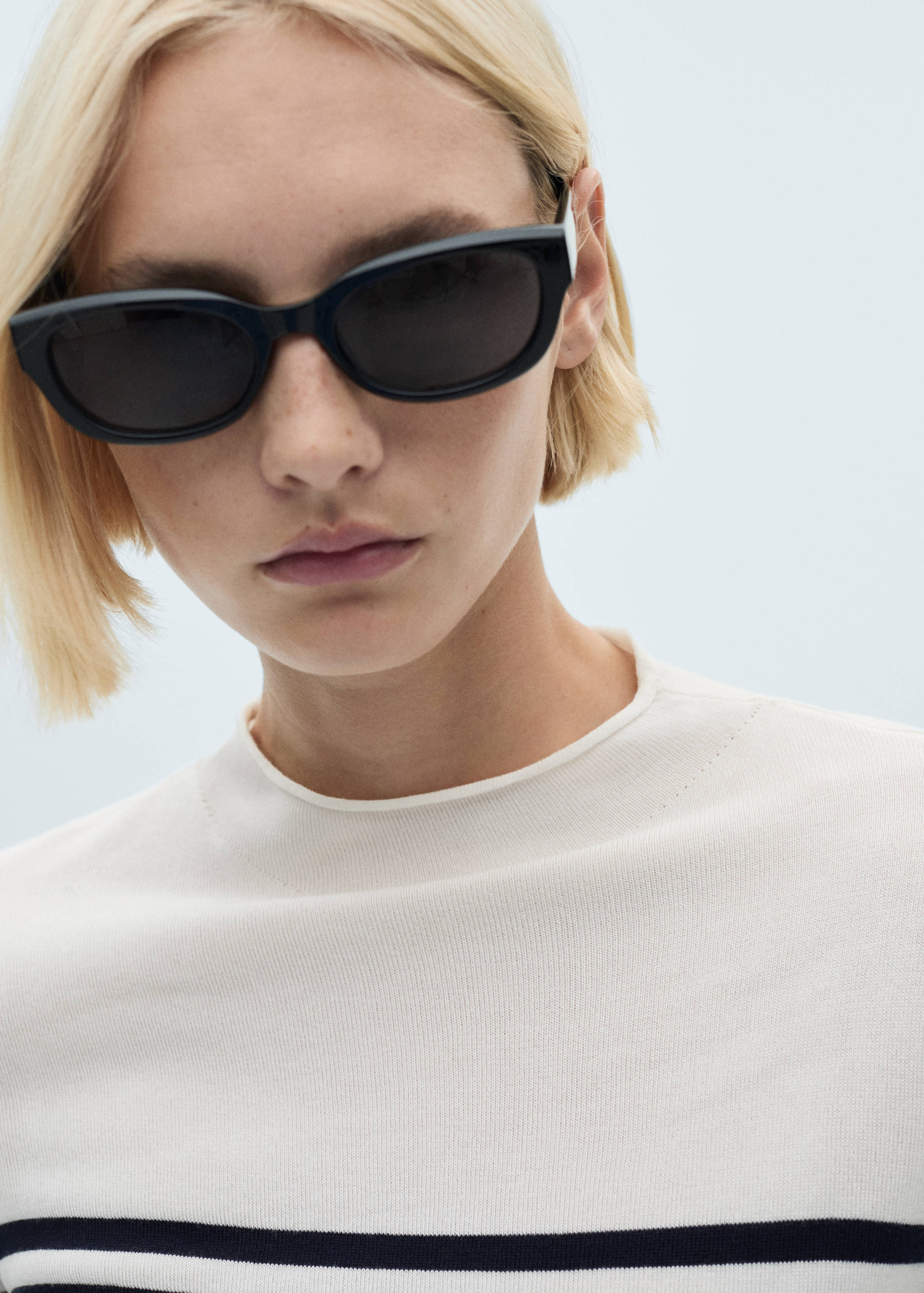 Striped fine-knit sweater - Details of the article 1