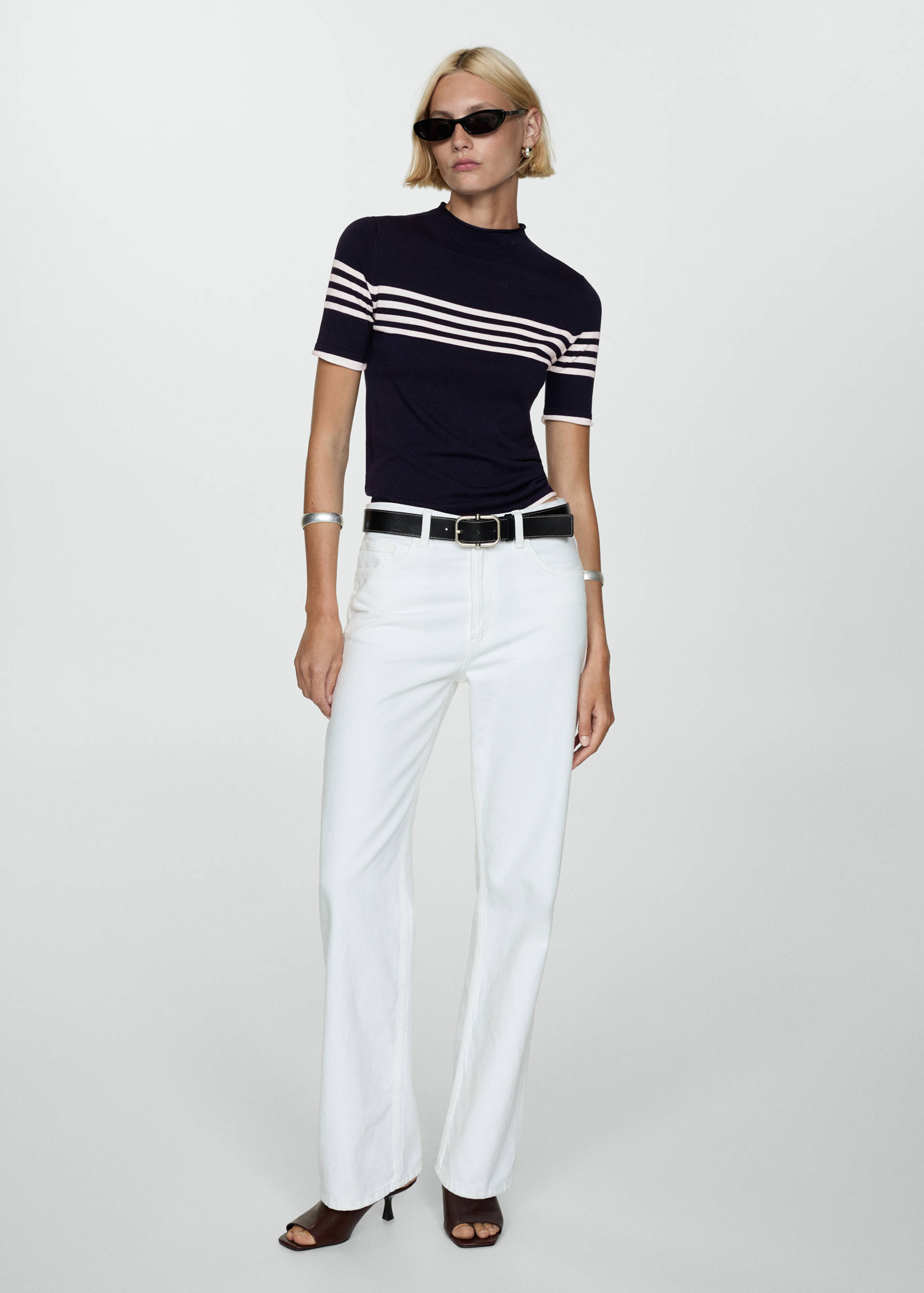 Sweter w paski z cienkiej dzianiny - Plan ogólny