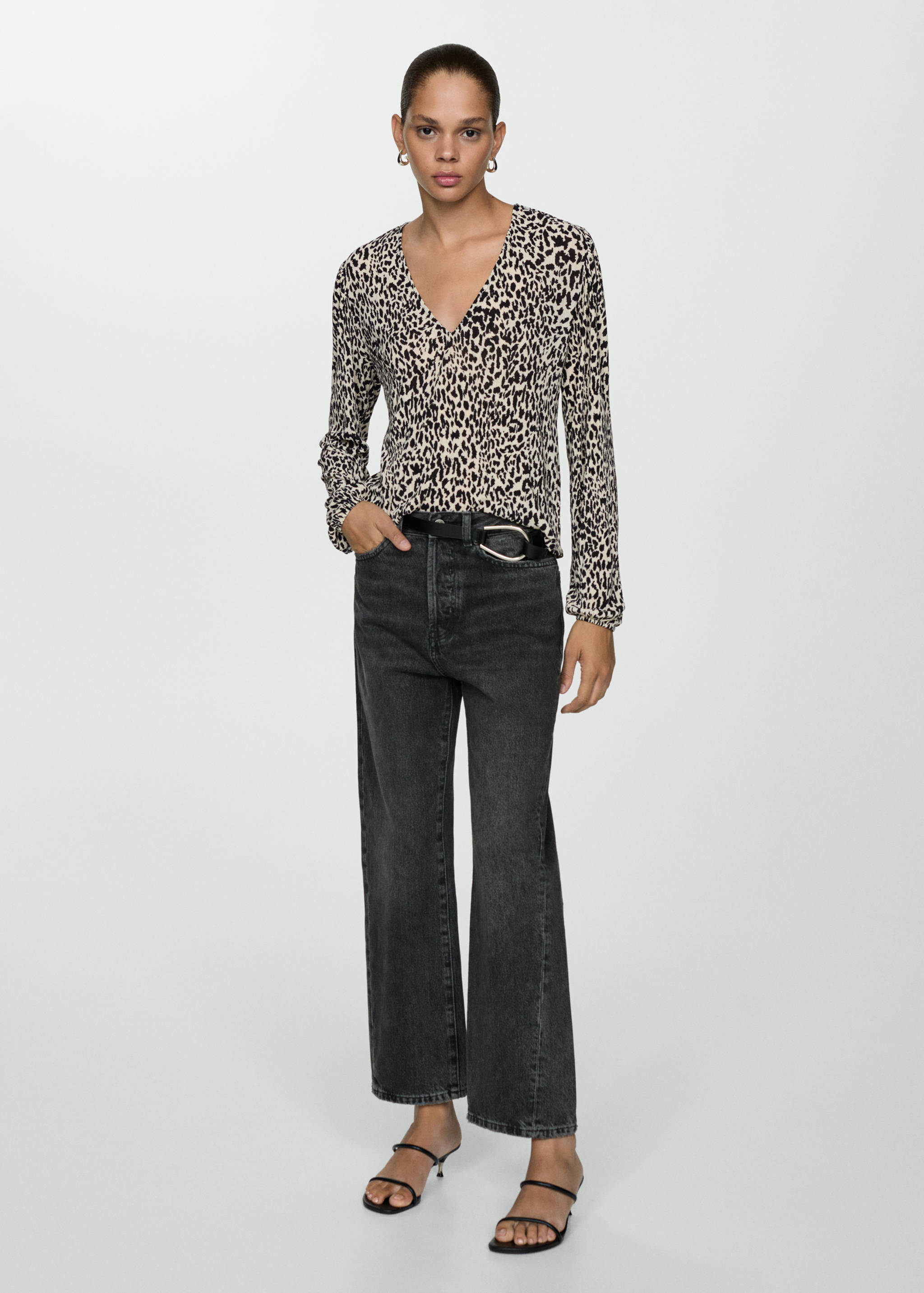 Animal-print blouse - General plane