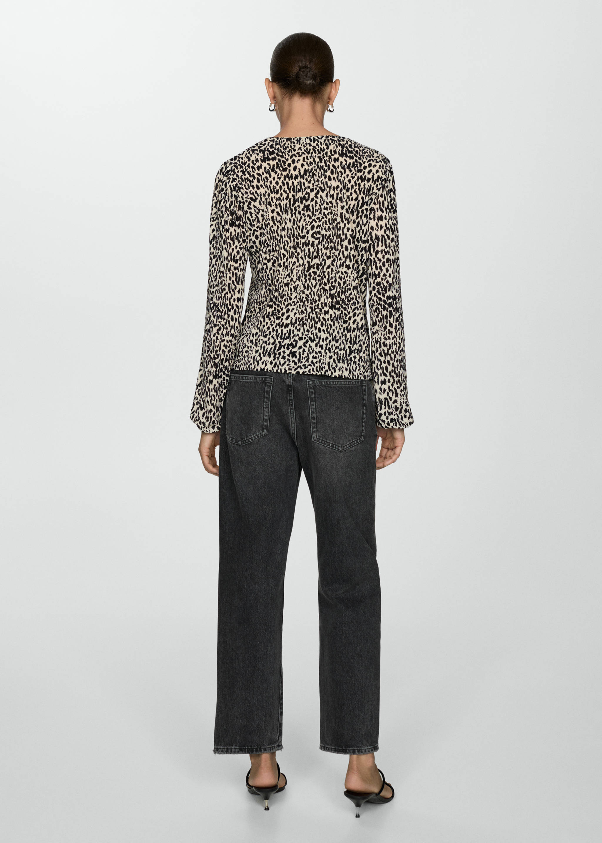 Animal-print blouse - Reverse of the article