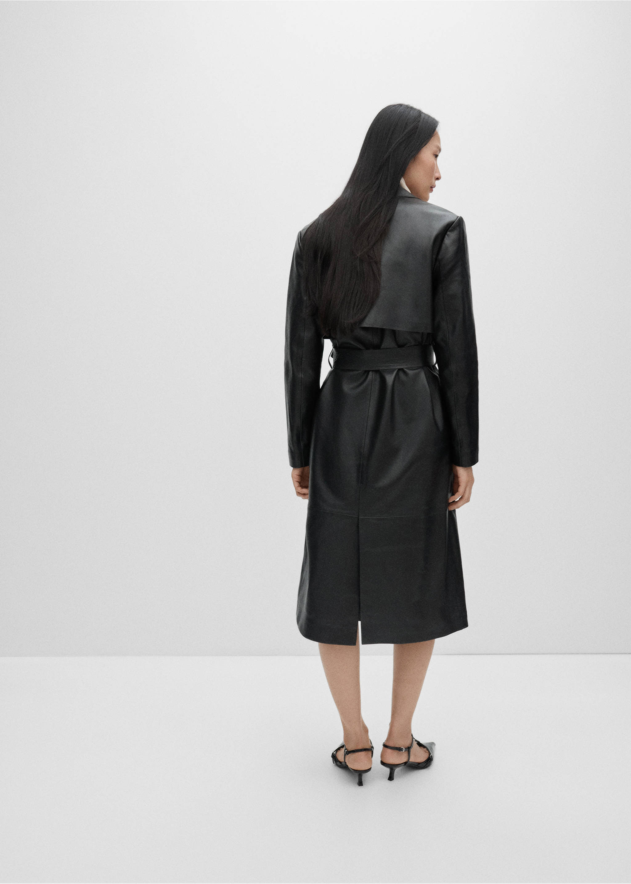 Leather trench coat with belt - Reverse of the article, Black. Ref: 77095655-00.