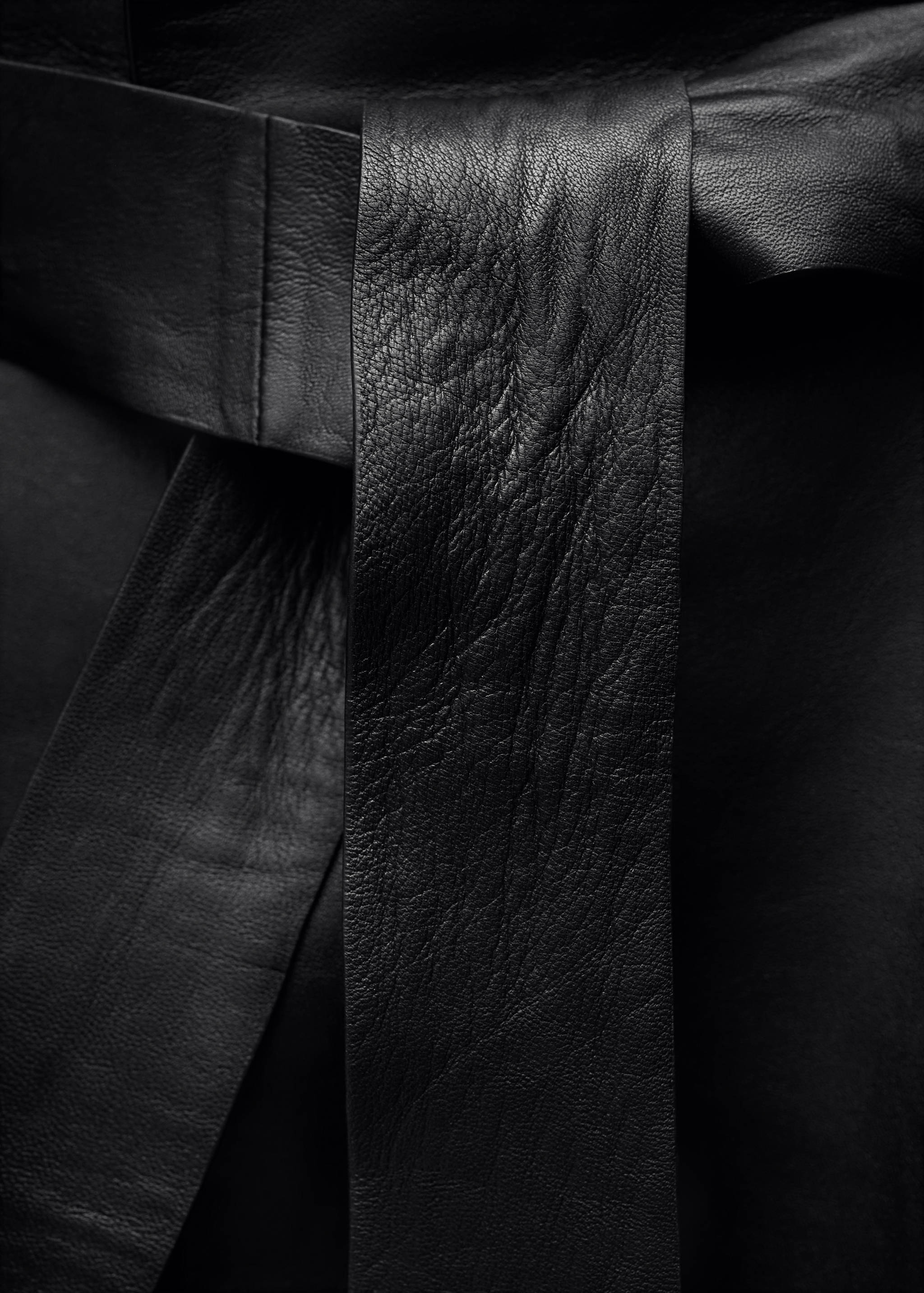 Leather trench coat with belt - Details of the article 0