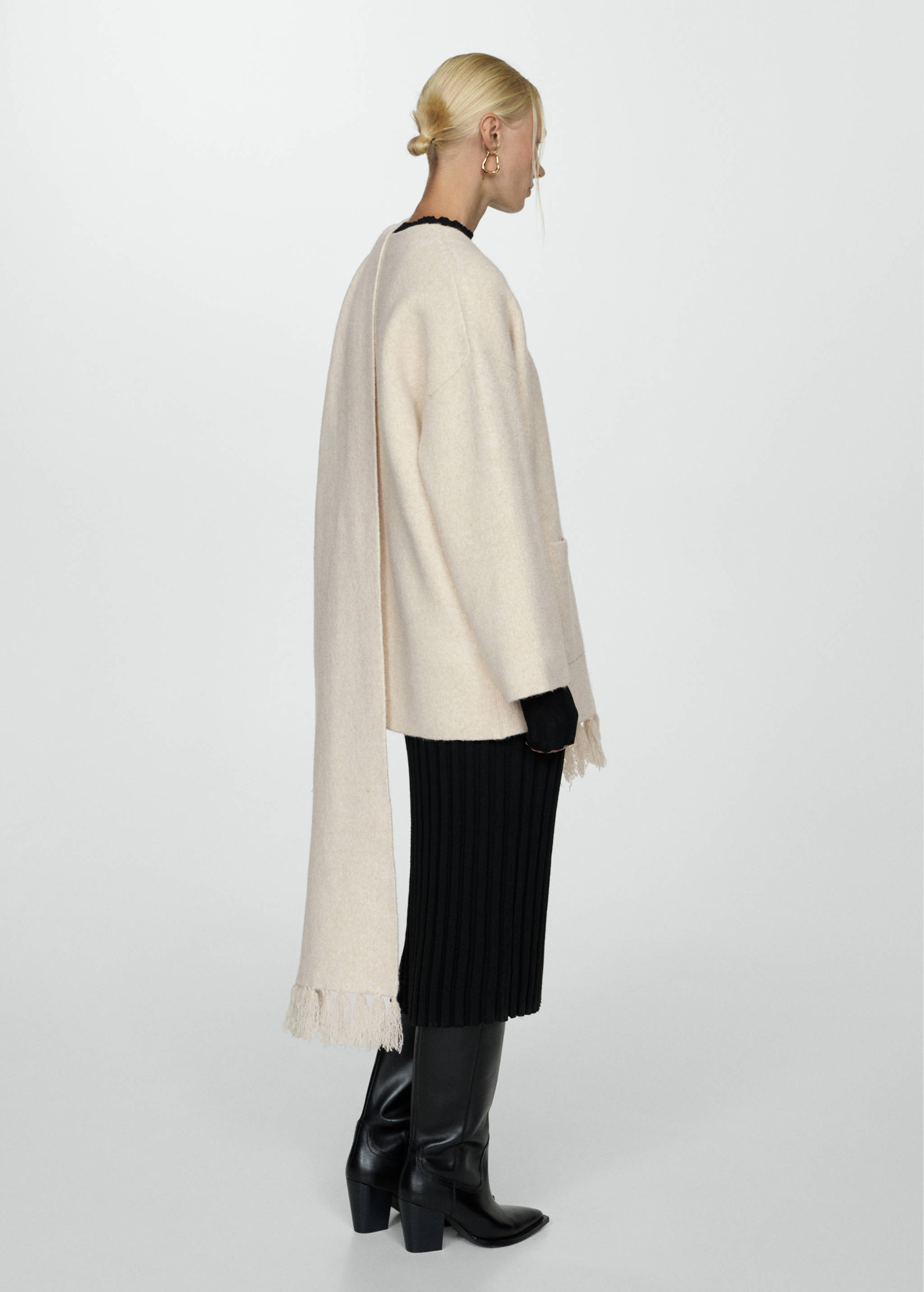 Knitted coat with detachable scarf - Reverse of the article