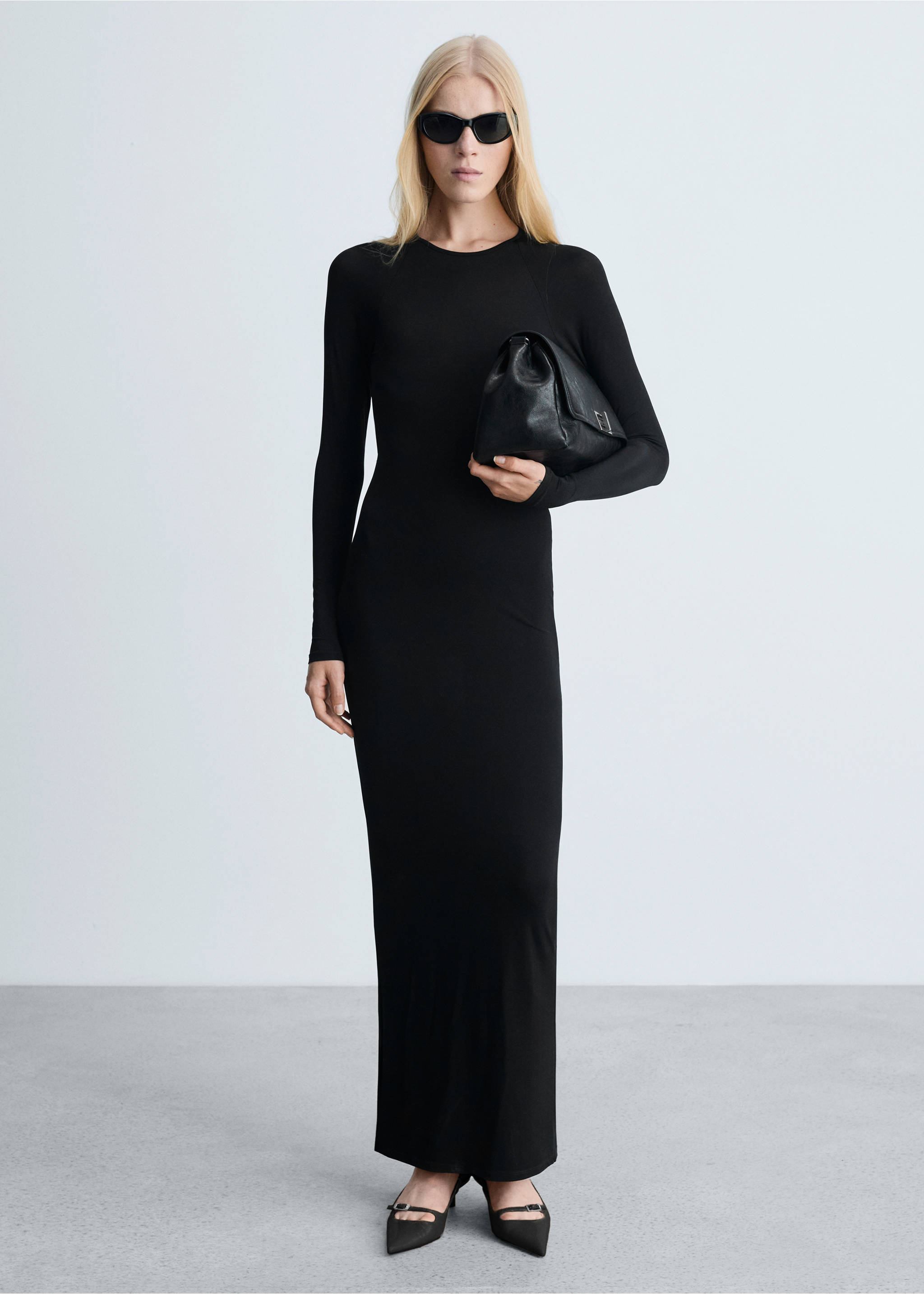 Long dress with open back - General plane, Black. Ref: 77095670-00.