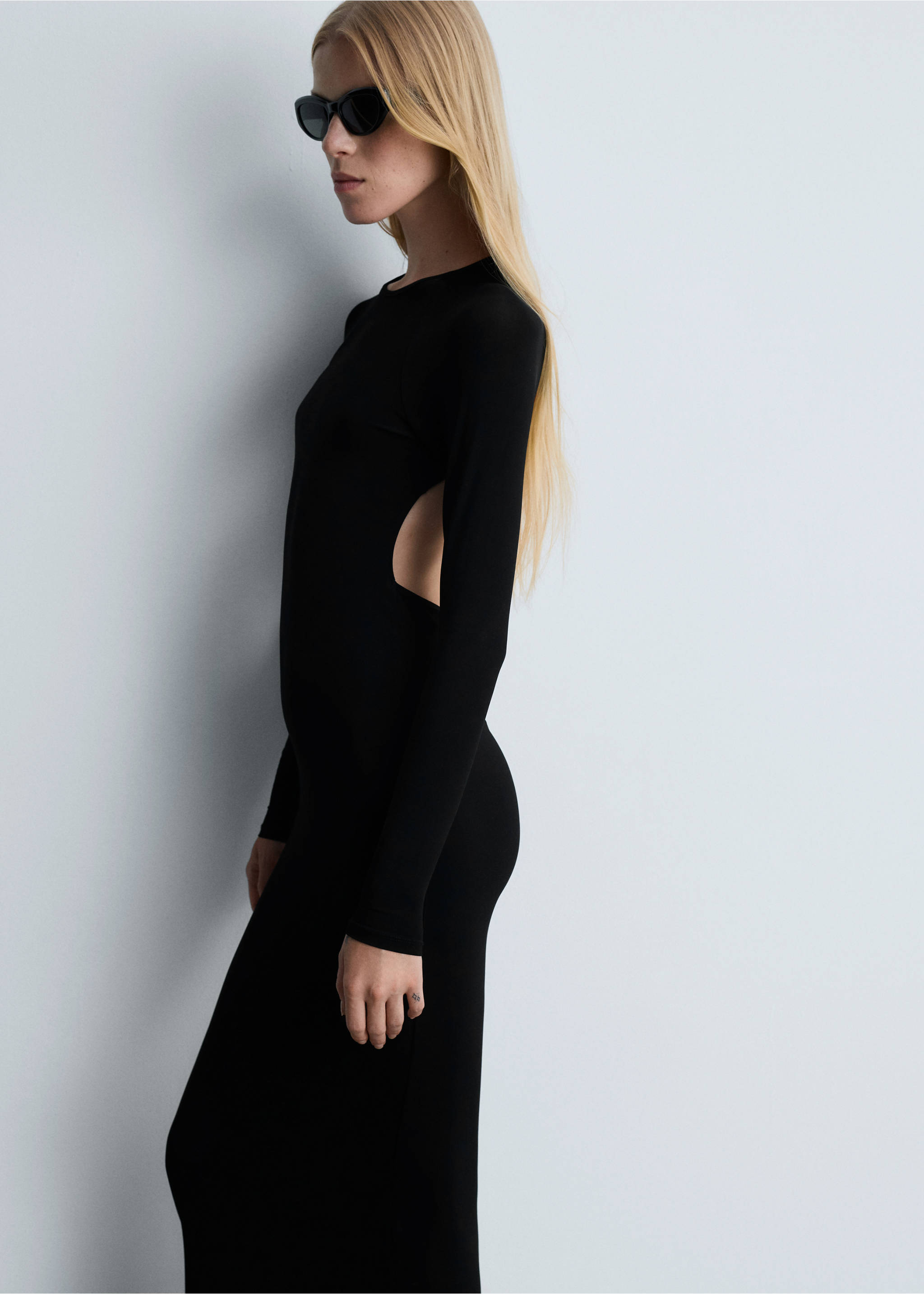 Long dress with open back - Medium plane, Black. Ref: 77095670-00.