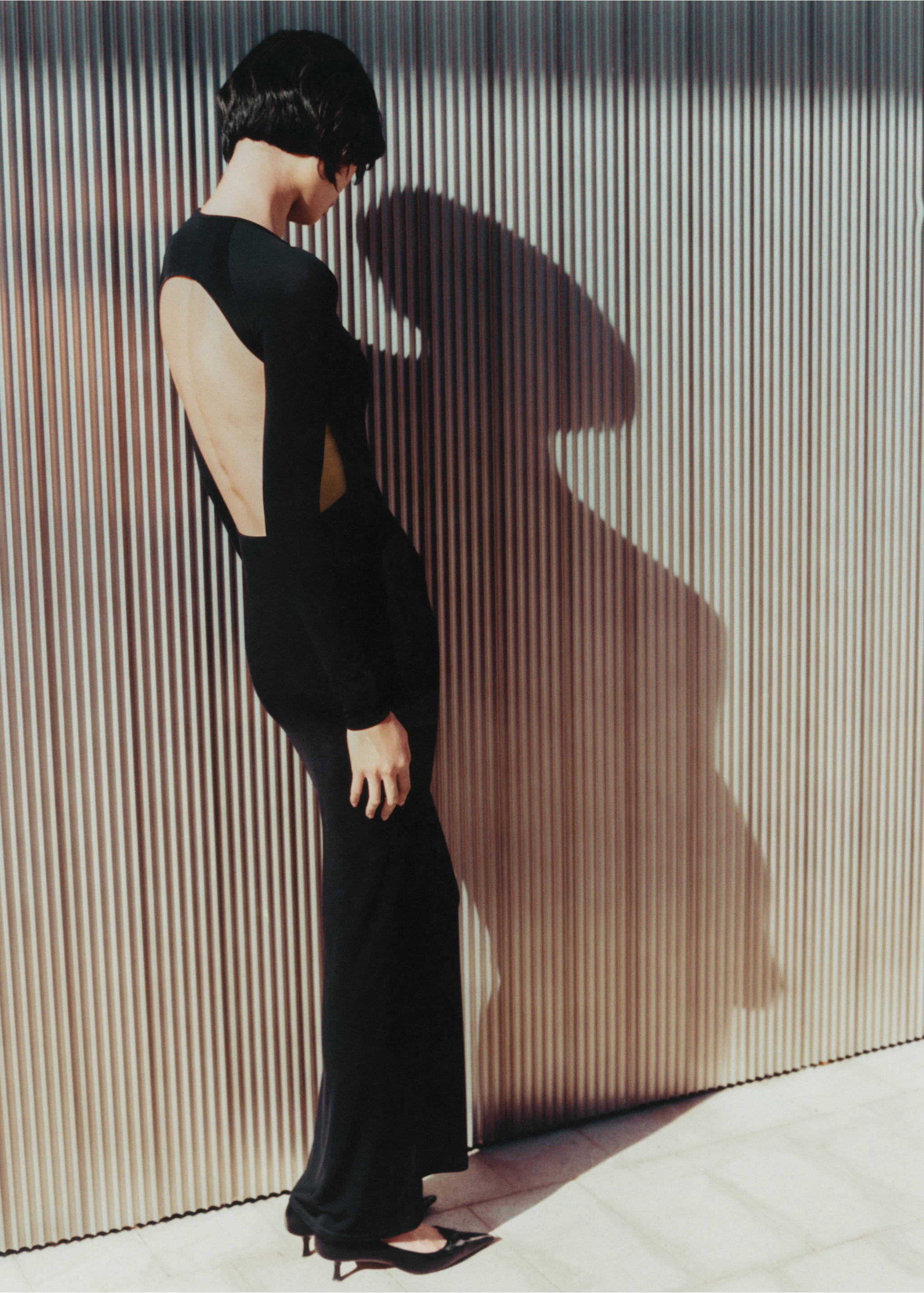 Long dress with open back - Details of the article 3, Black. Ref: 77095670-00.