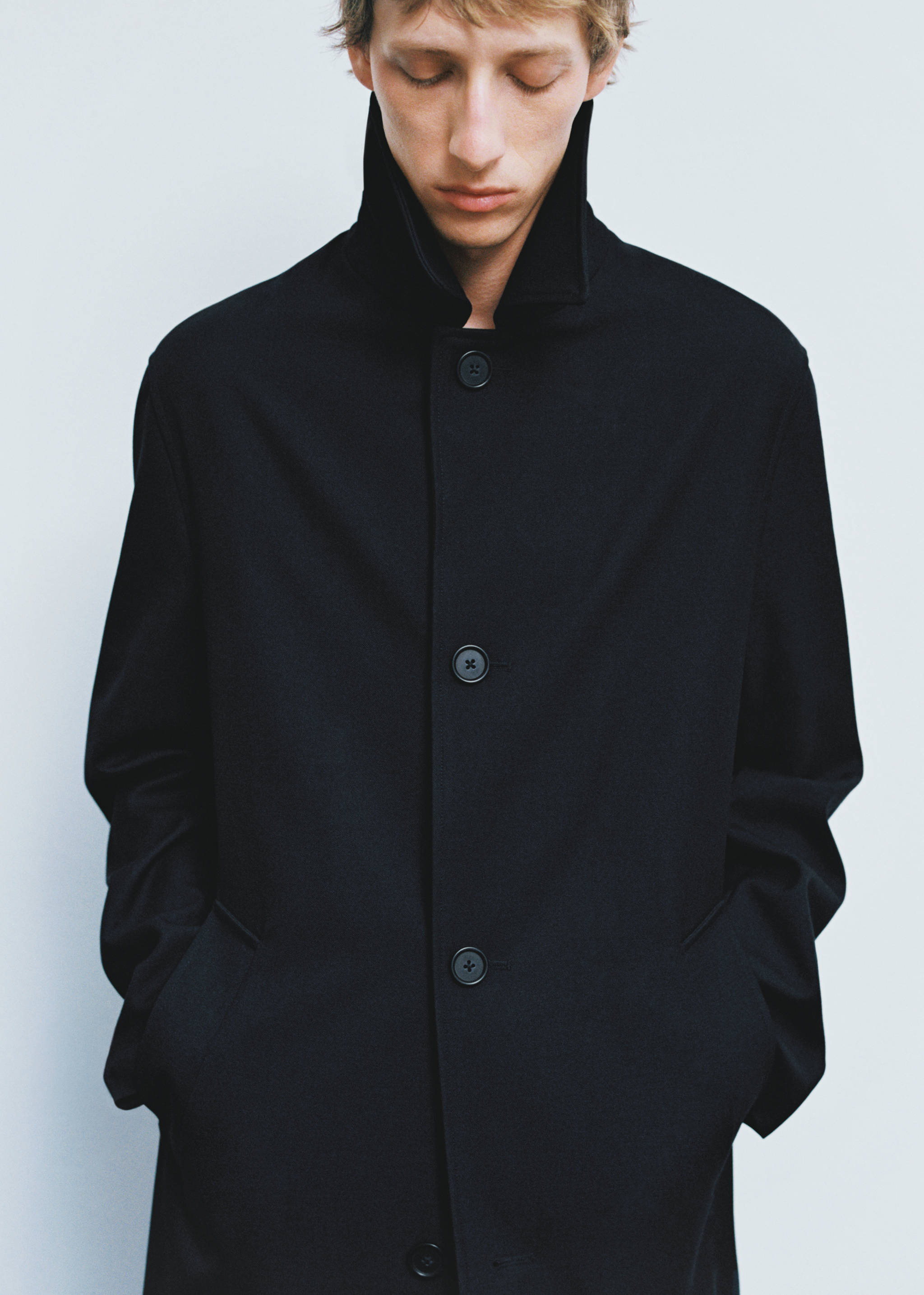 Oversized-Trenchcoat aus Comfort-Stretch-Gewebe - Detail des Artikels 5, Dunkles Marineblau. Ref: 77095959-00.