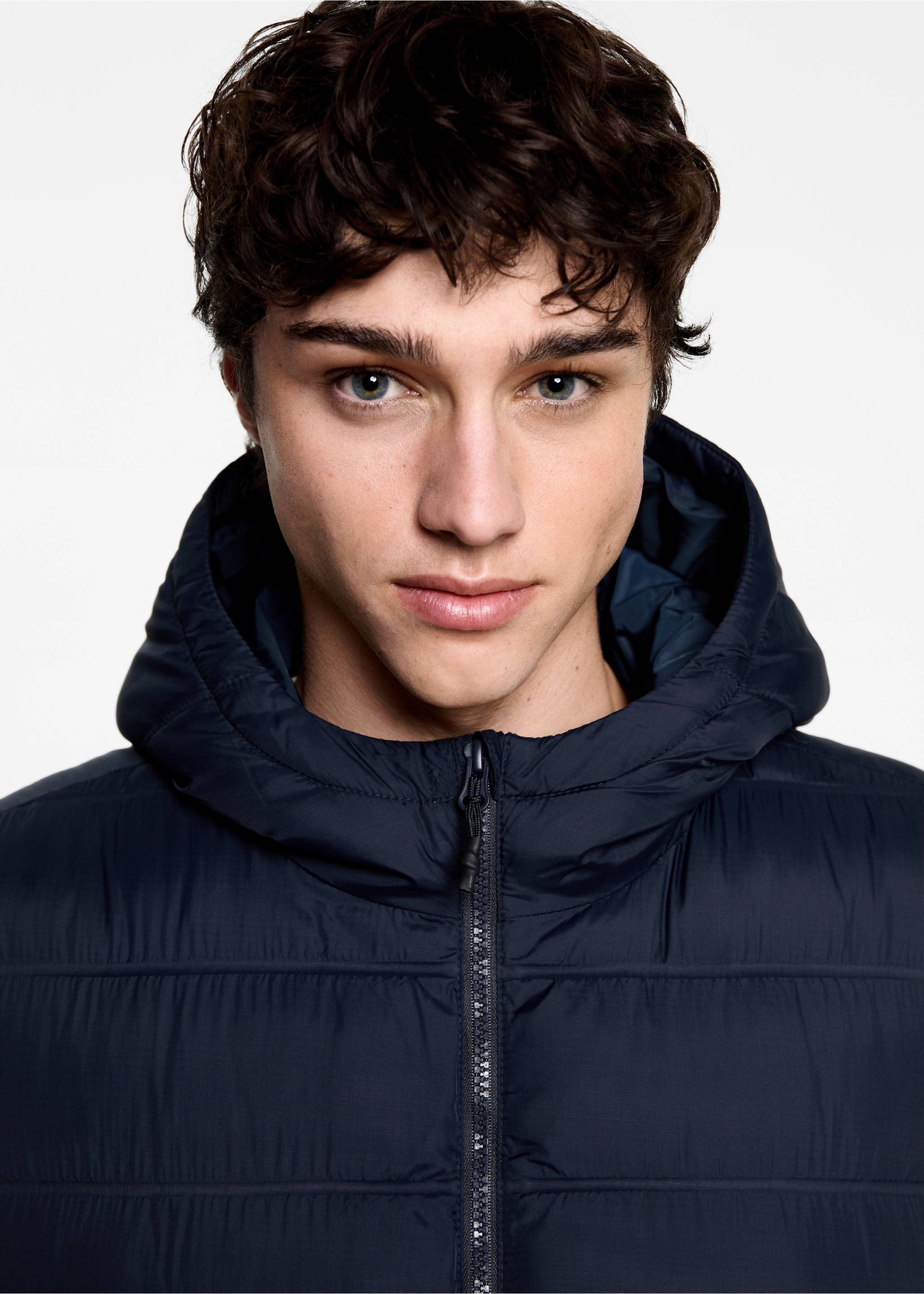 Quilted vest with hood - Details of the article 1, Dark Navy. Ref: 77095965-00.