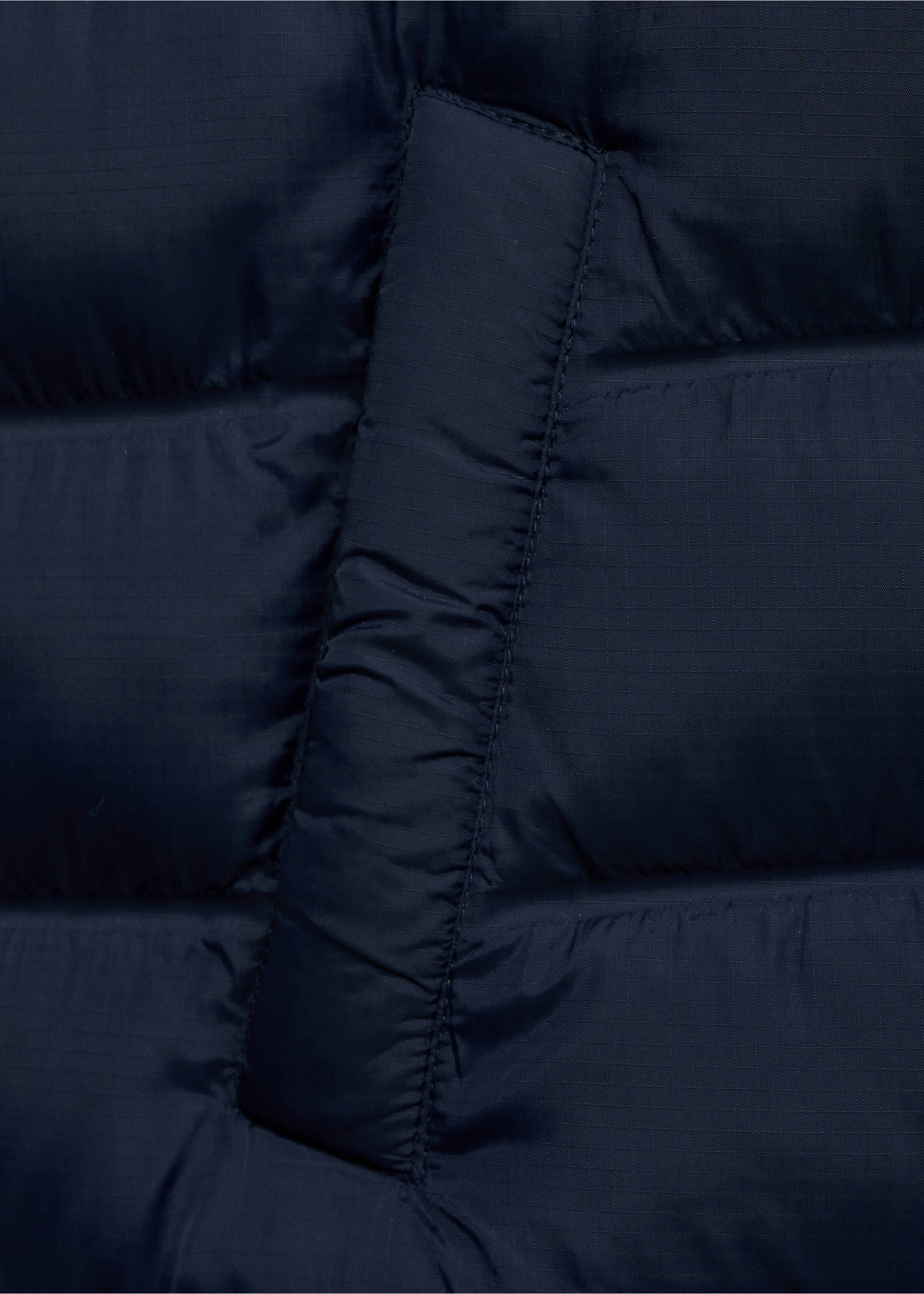 Quilted vest with hood - Details of the article 8, Dark Navy. Ref: 77095965-00.