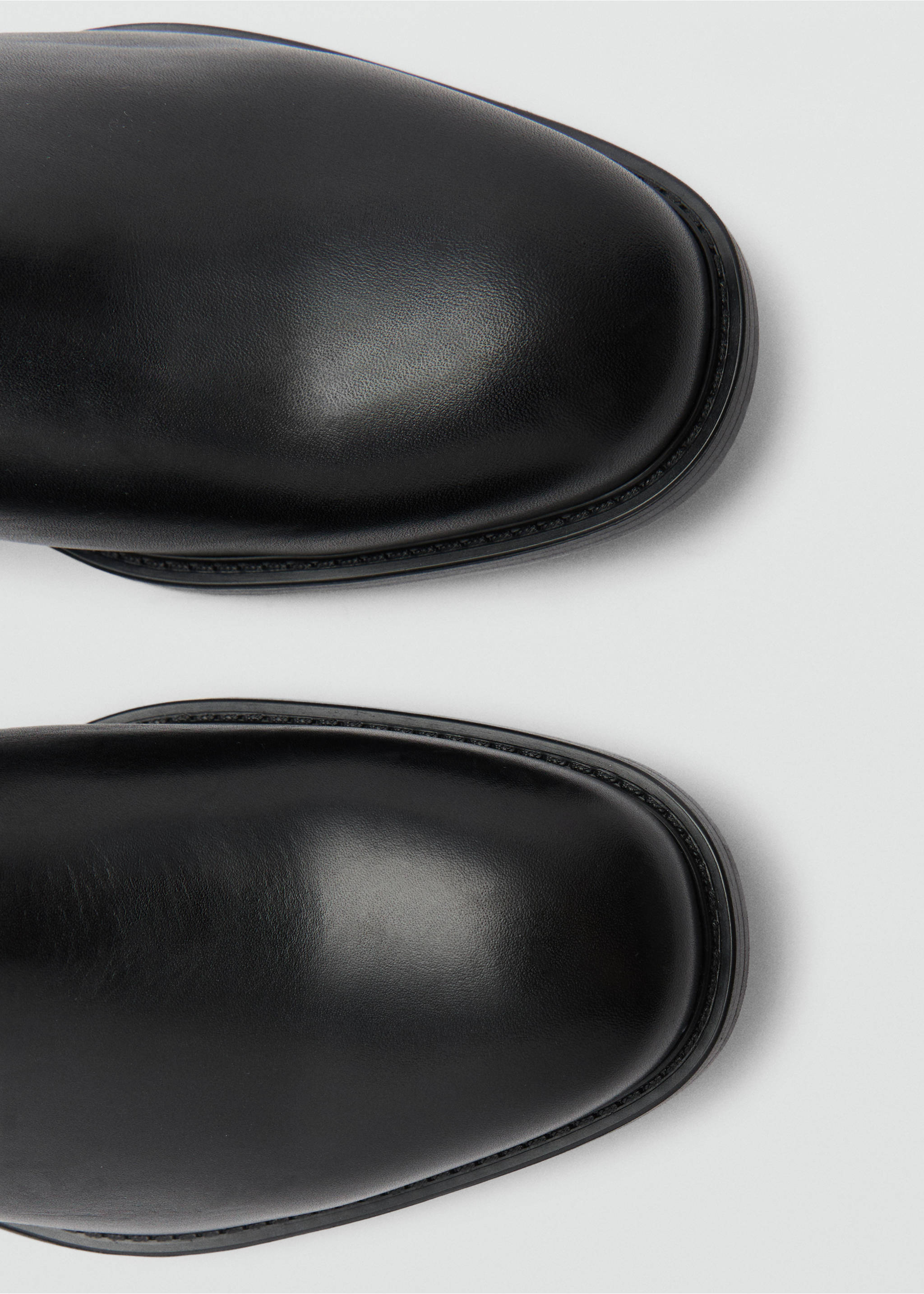 Polished leather chelsea boots - Details of the article 2, Black. Ref: 77095975-00.