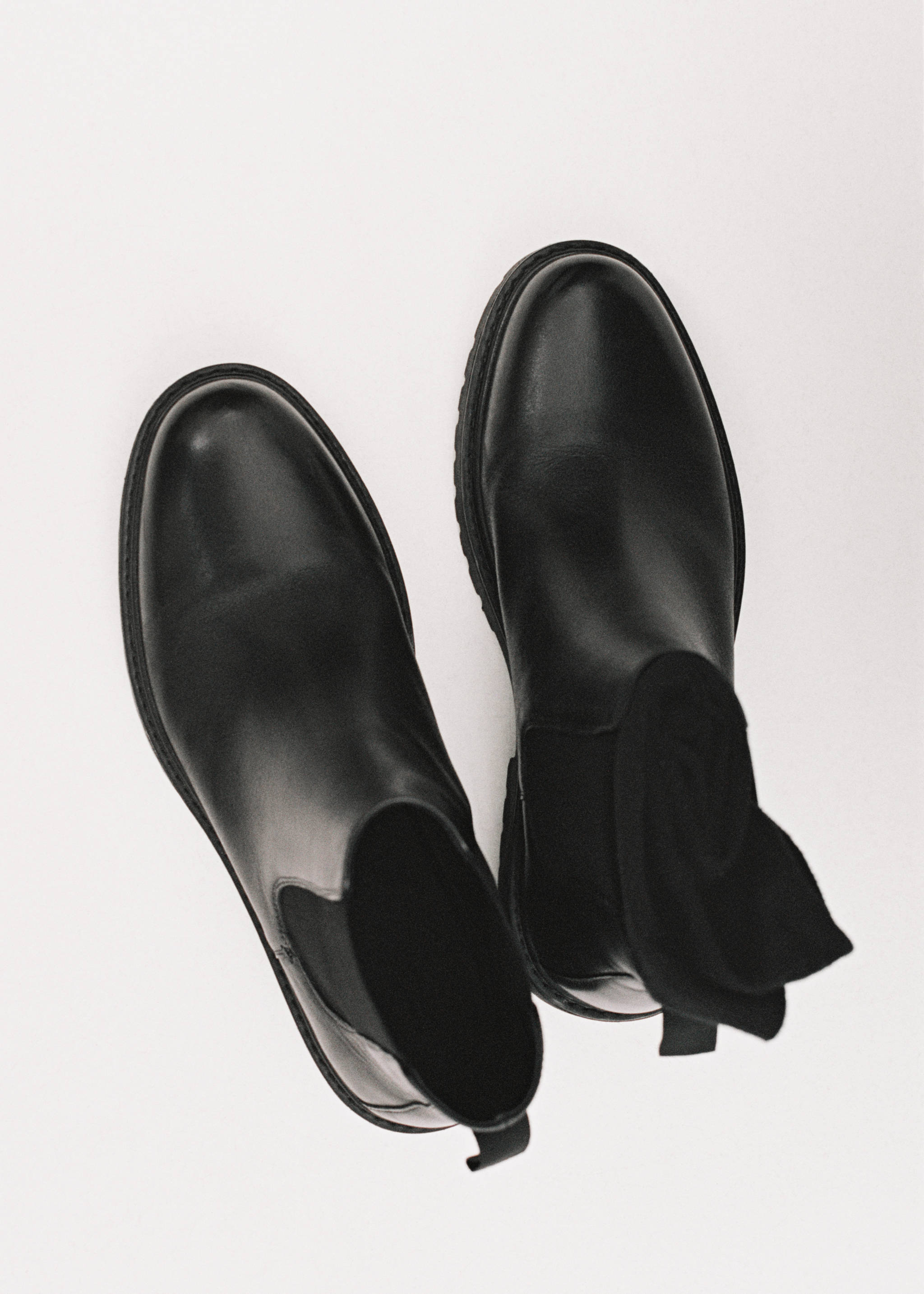Chelsea leather ankle boots with track sole - Details of the article 5, Black. Ref: 77095986-00.