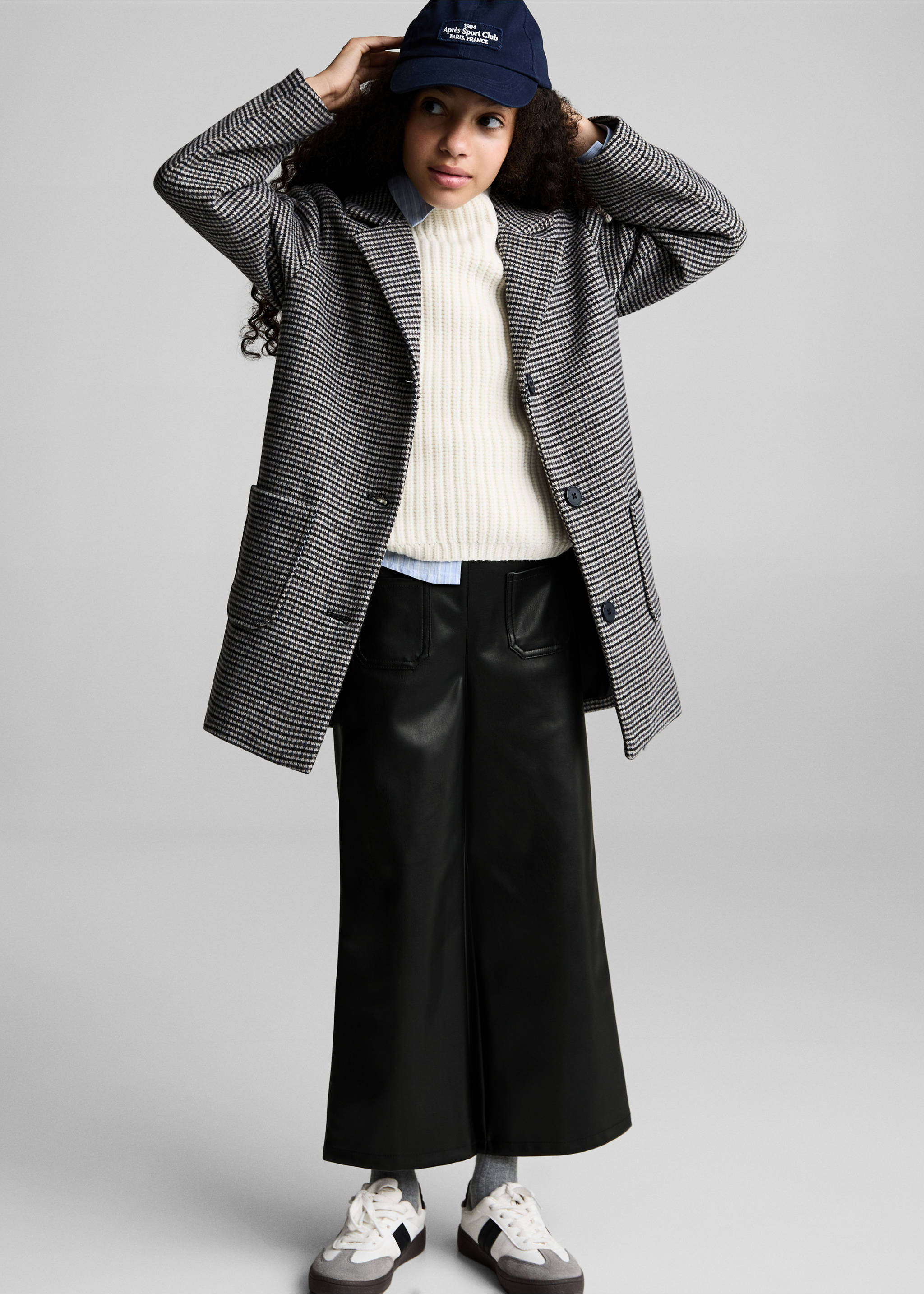 Faux-leather pants - Details of the article 2, Black. Ref: 77095992-00.