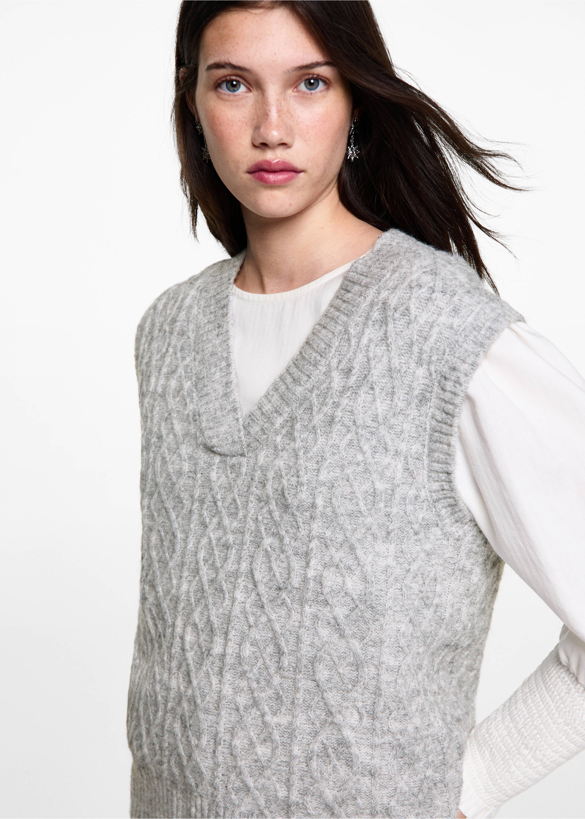 Gilet maille torsadée - Détail de l'article 1, Gris chiné moyen. Ref: 77096004-00.