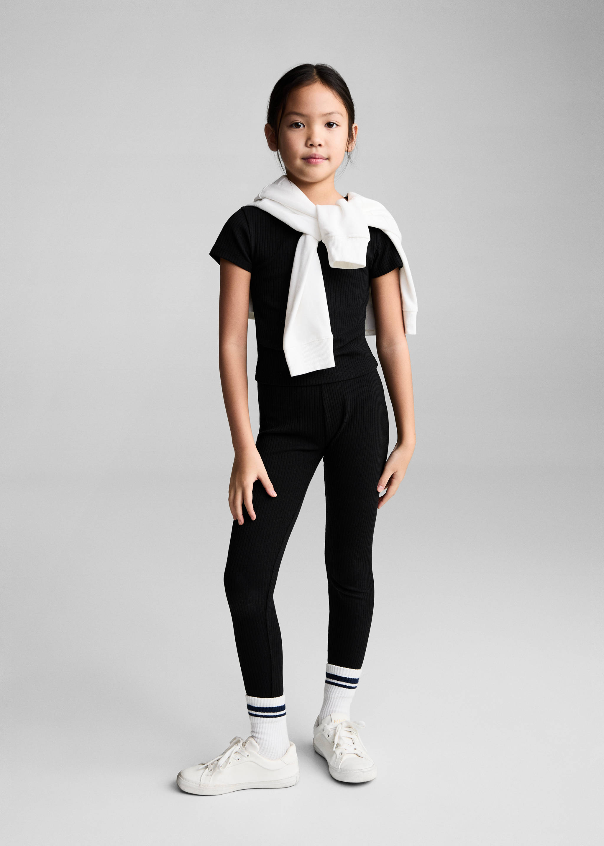 Ribbestrikket t-skjorte i bomull - Total bildeutsnitt