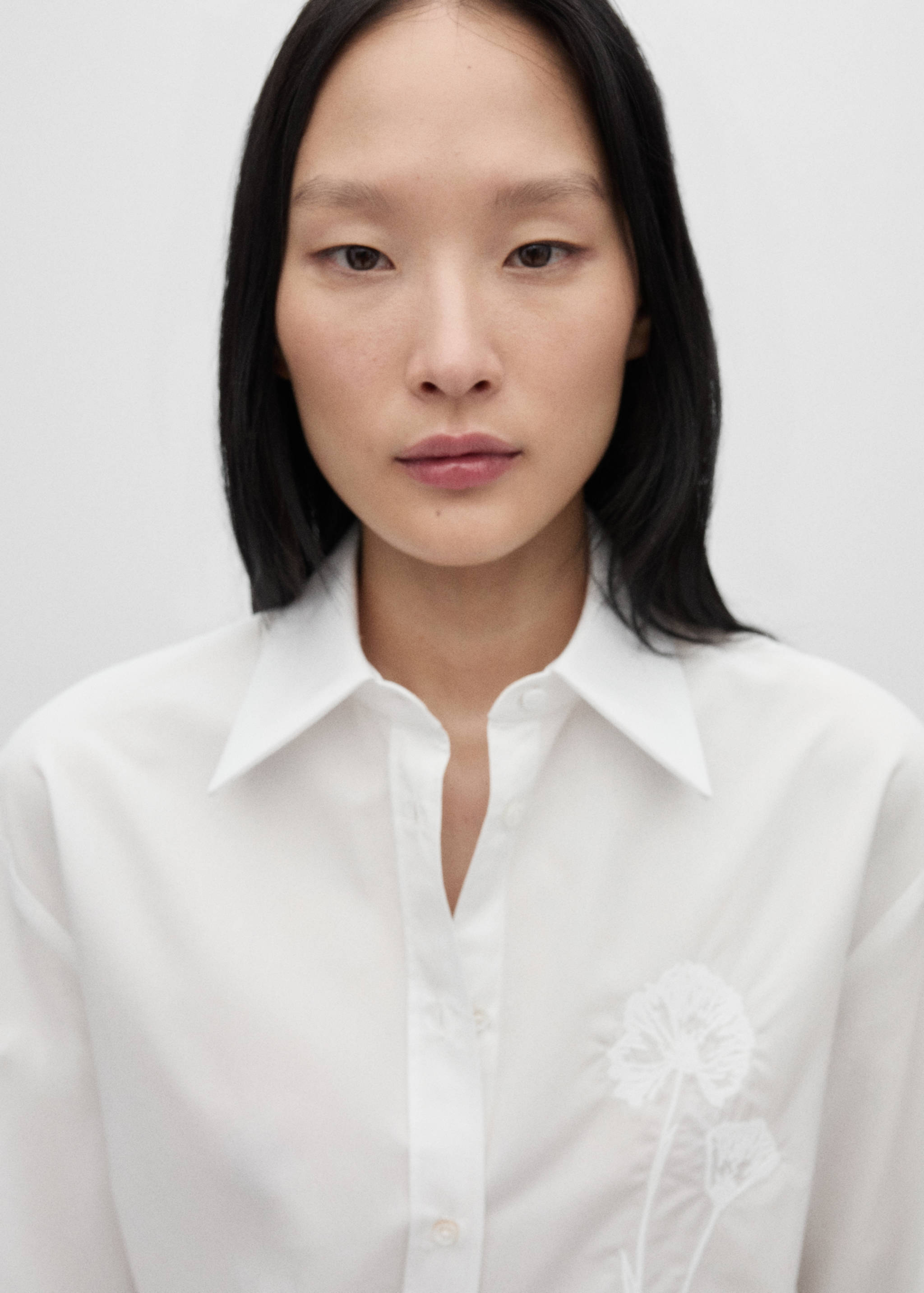 Oversized poplin shirt with embroidery detail - Details of the article 1