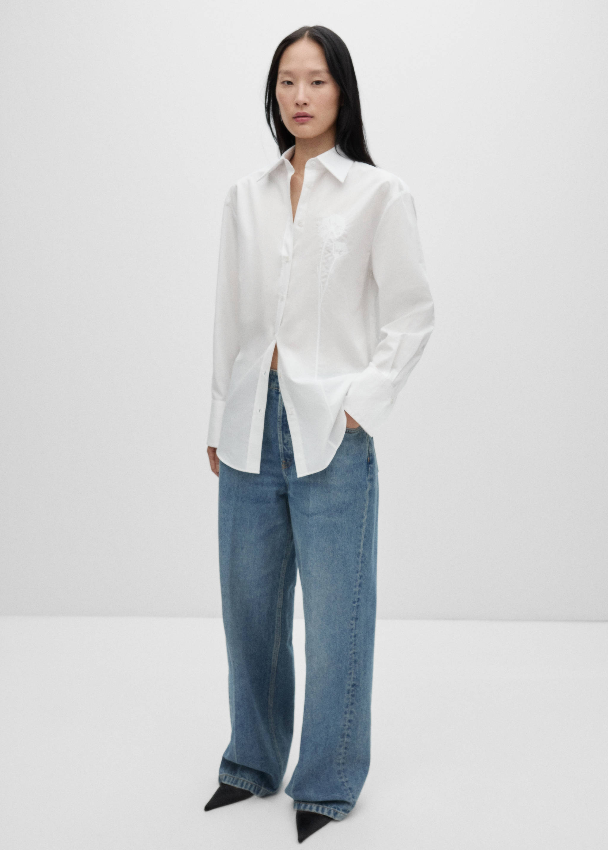 Oversized poplin shirt with embroidery detail - Details of the article 2