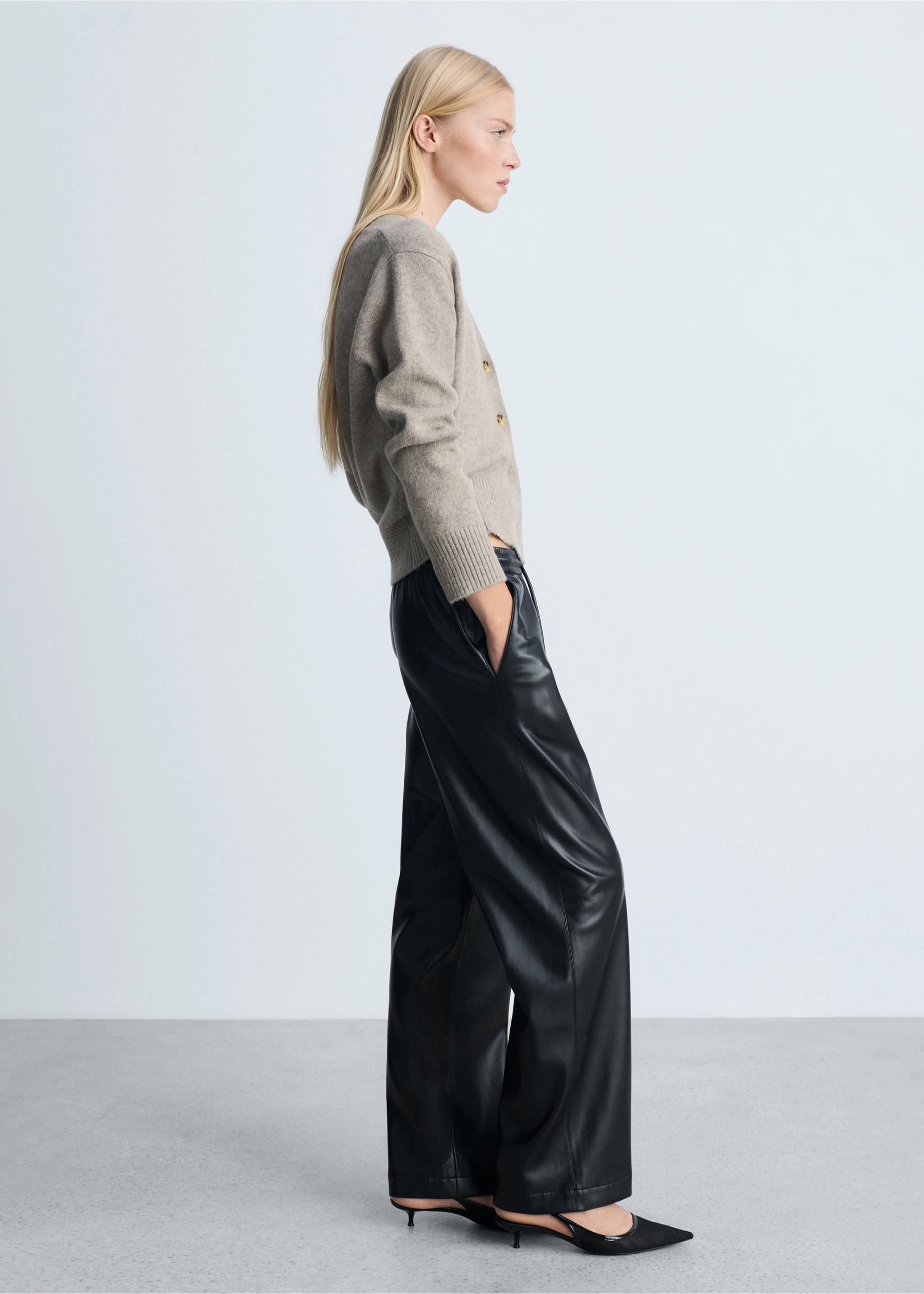 Faux-leather trousers with elastic waist - General plane, Black. Ref: 77096740-00.