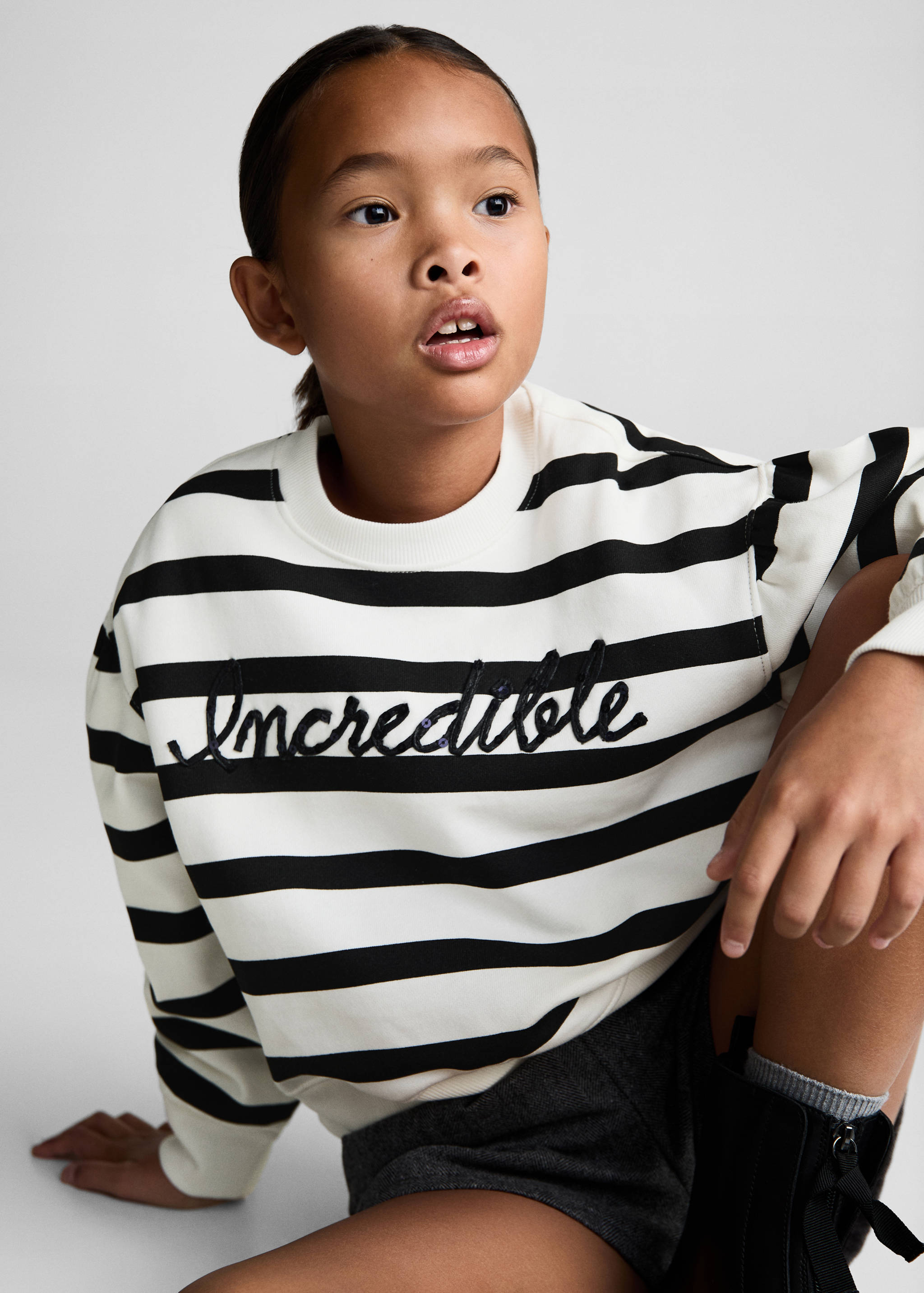 Bluza w paski z haftowanym napisem - Szczegóły artykułu 2