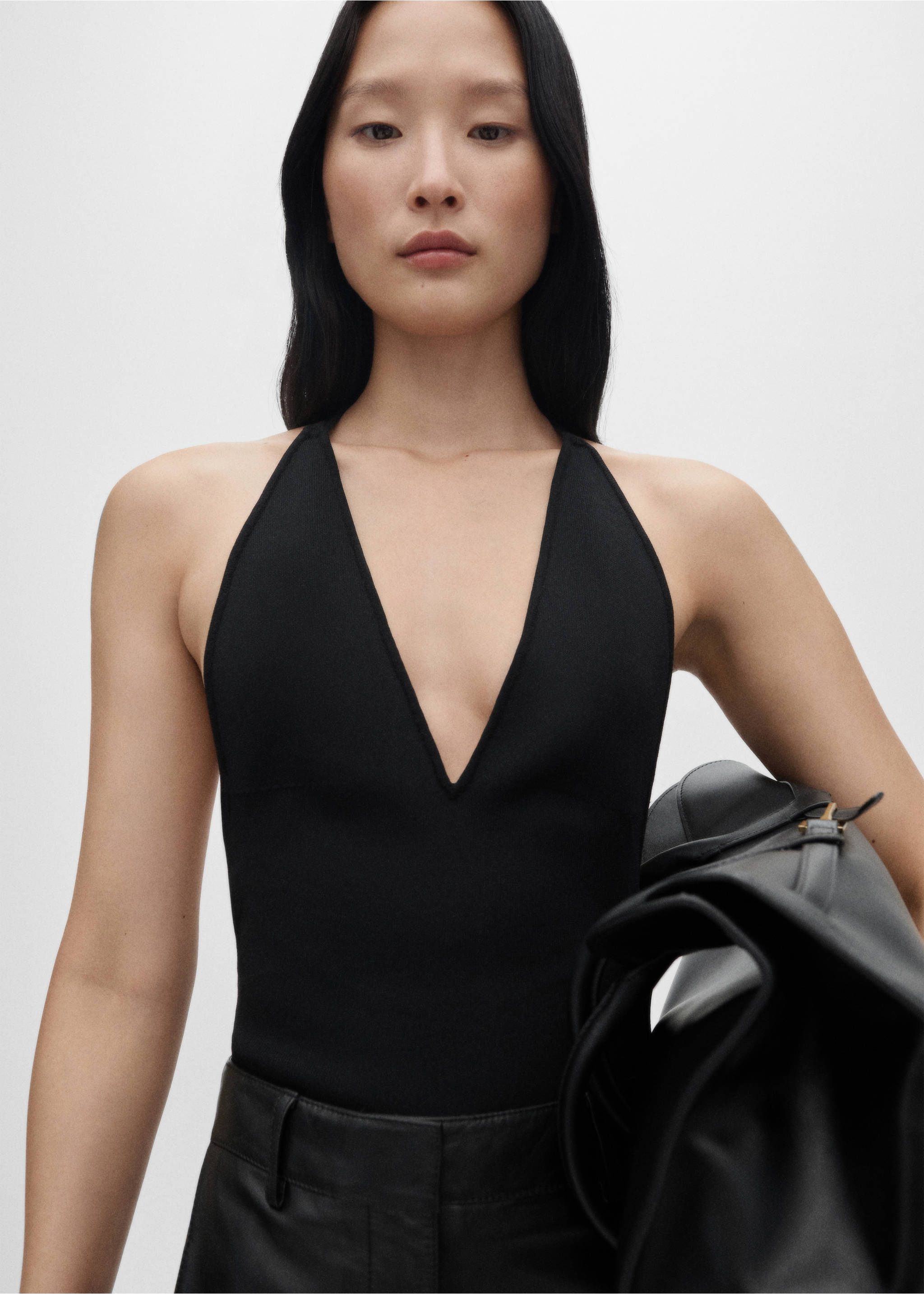 Rückenfreier Strickbody - Mittlere Ansicht, Schwarz. Ref: 77096746-00.