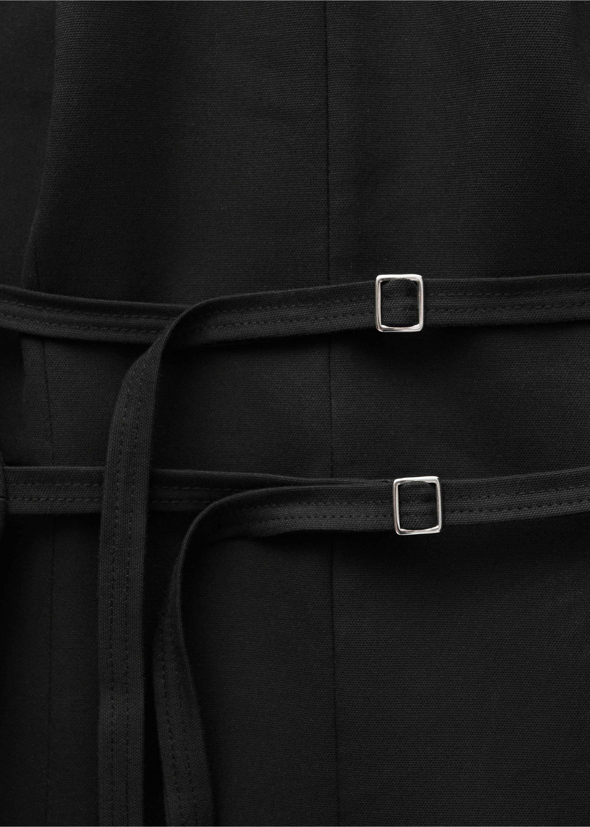 Neckholder-Top mit offenem Rücken - Detail des Artikels 8, Schwarz. Ref: 77096758-00.