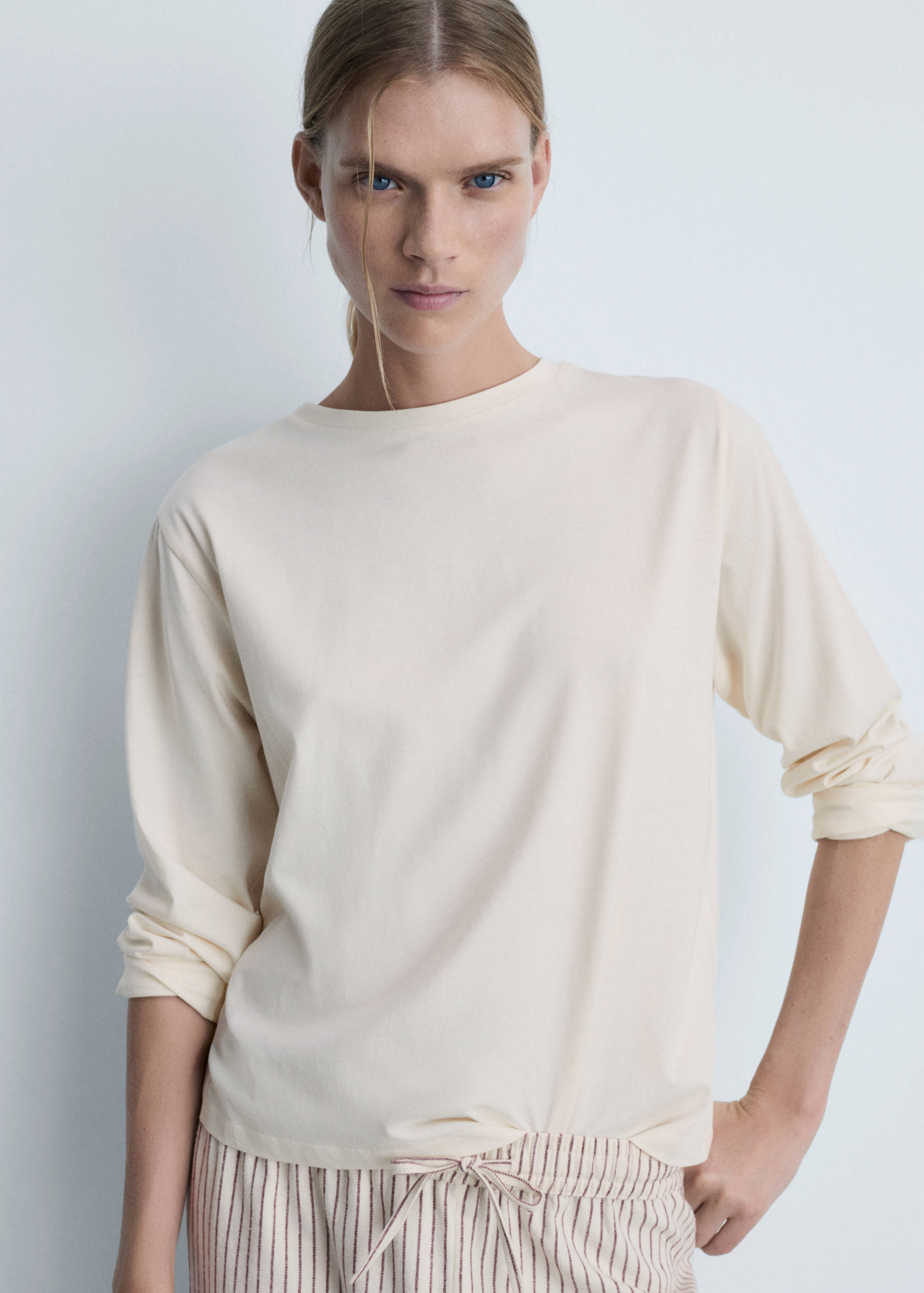 Pyjama deux pièces flanelle - Plan moyen