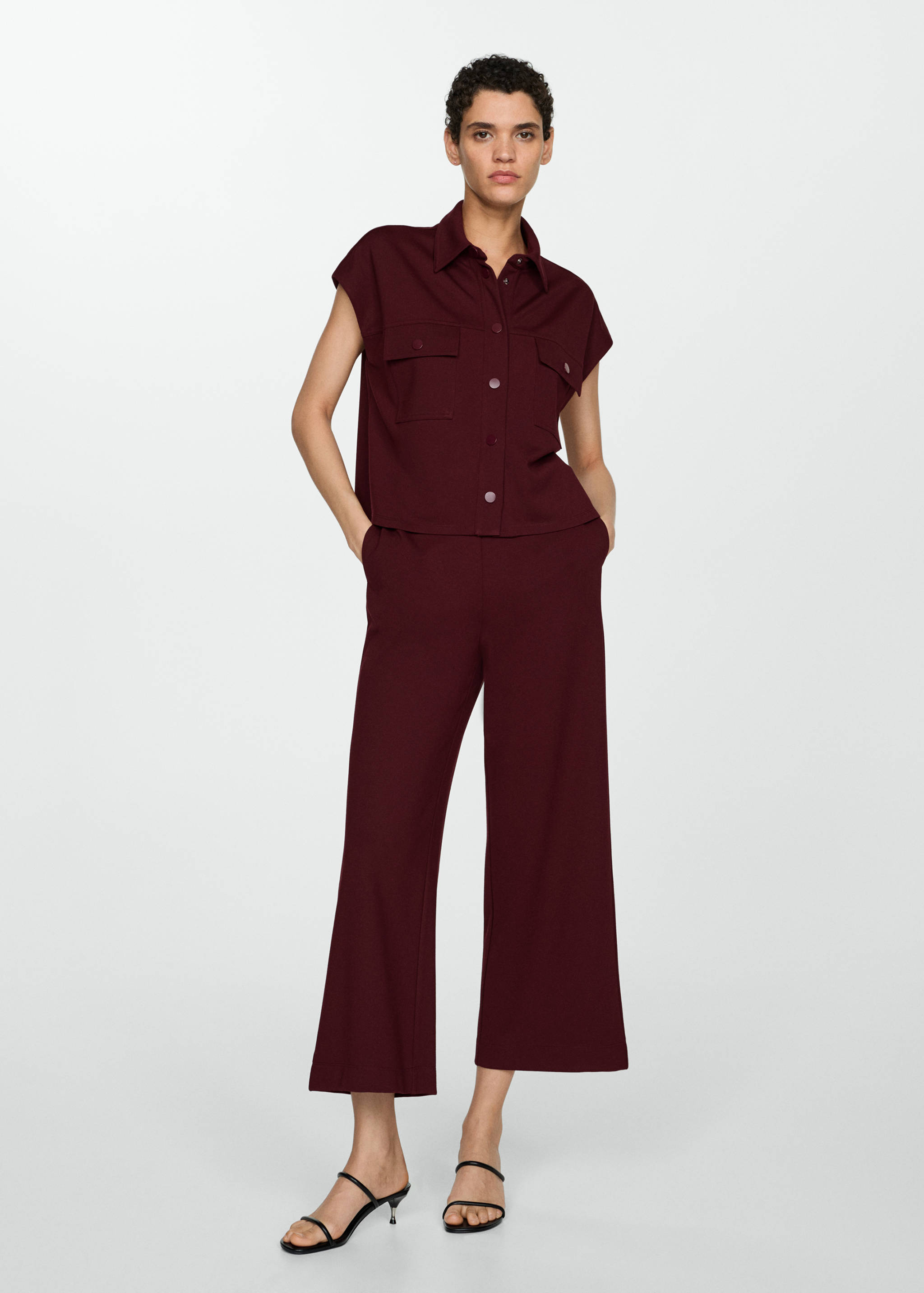 Waistcoat with buttons and pockets - General plane