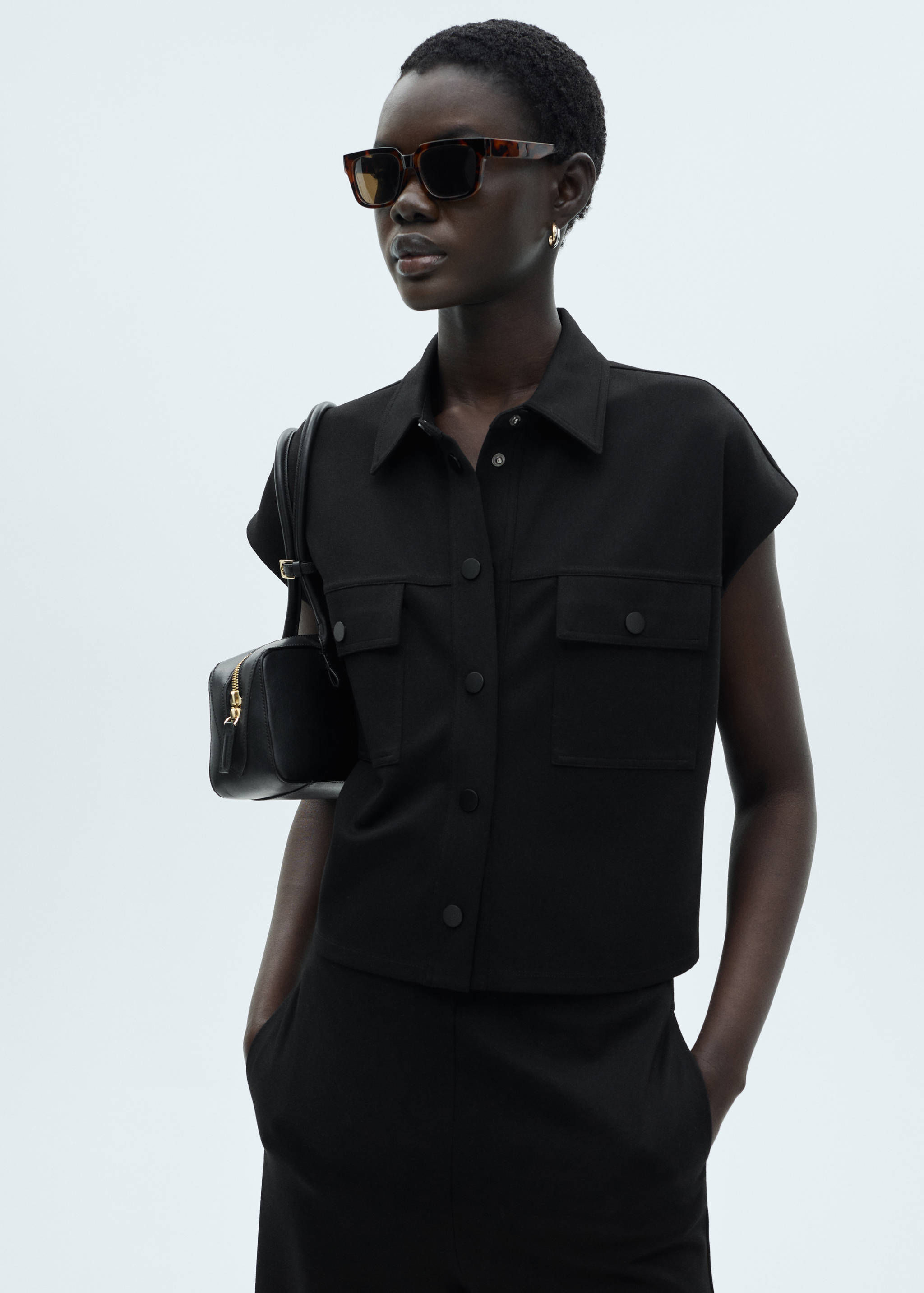 Waistcoat with buttons and pockets - Medium plane