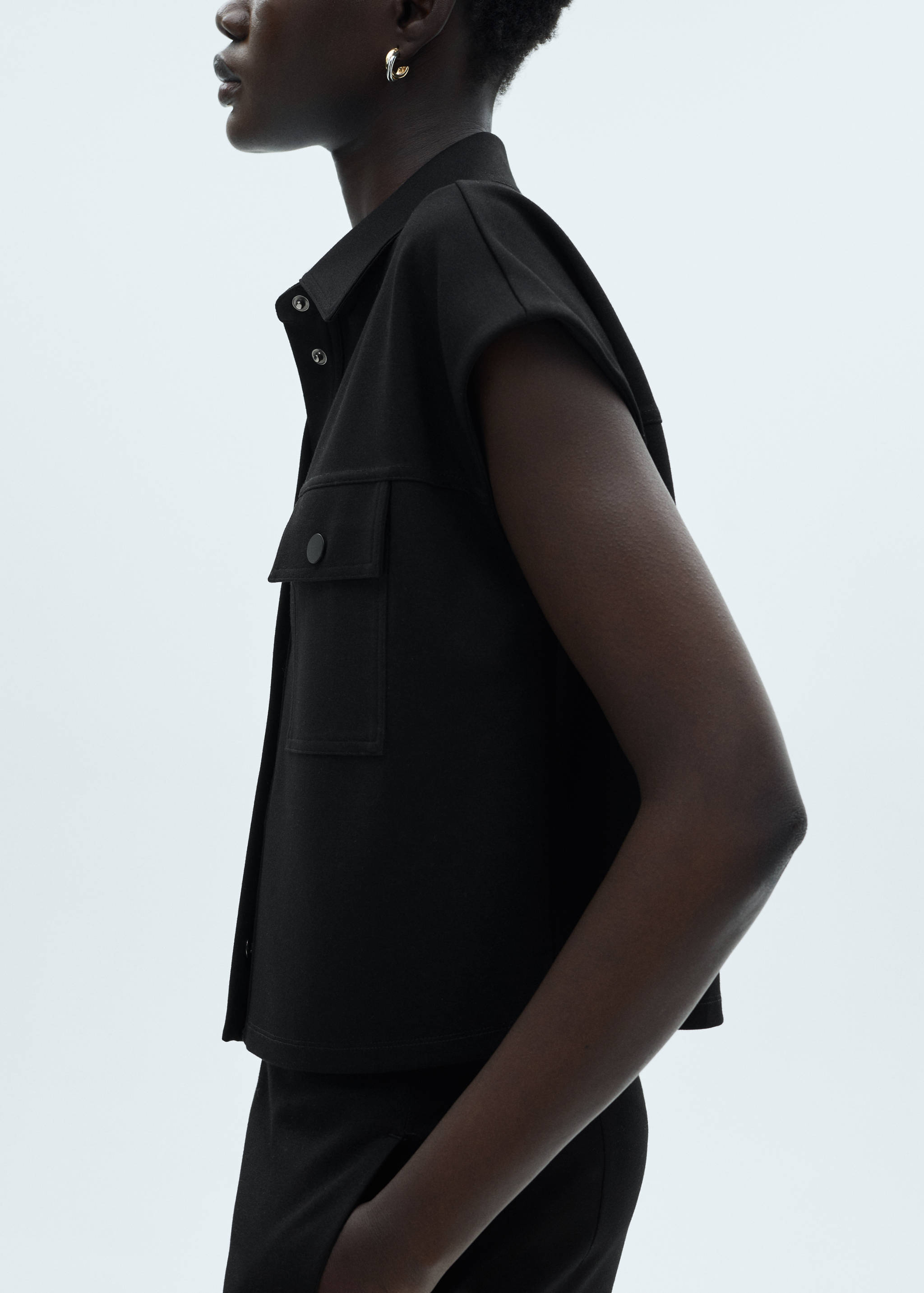 Waistcoat with buttons and pockets - Details of the article 6