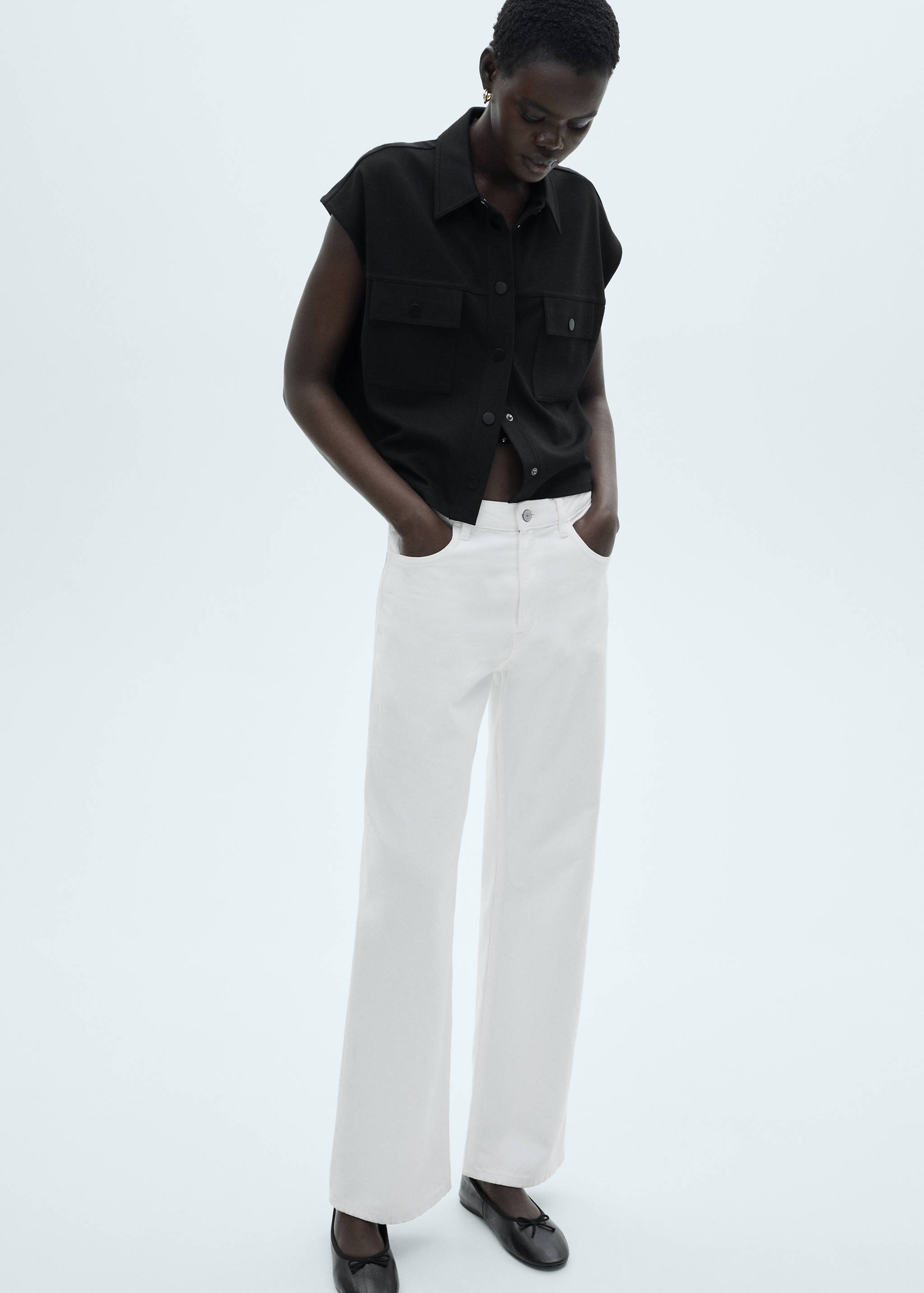 Waistcoat with buttons and pockets - Details of the article 2